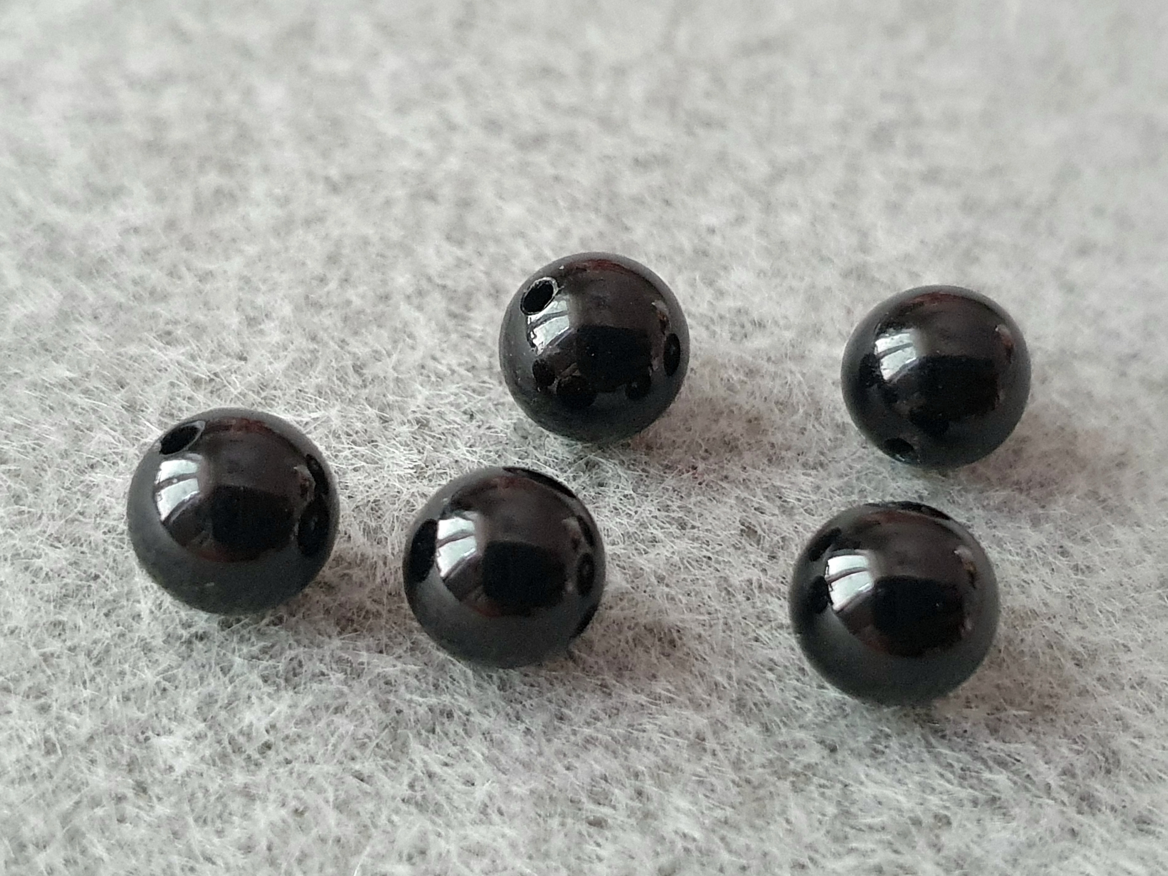 Svart turmalin rund 6mm 5st/fp Pris/fp ( 0,8mm tråd ok )
