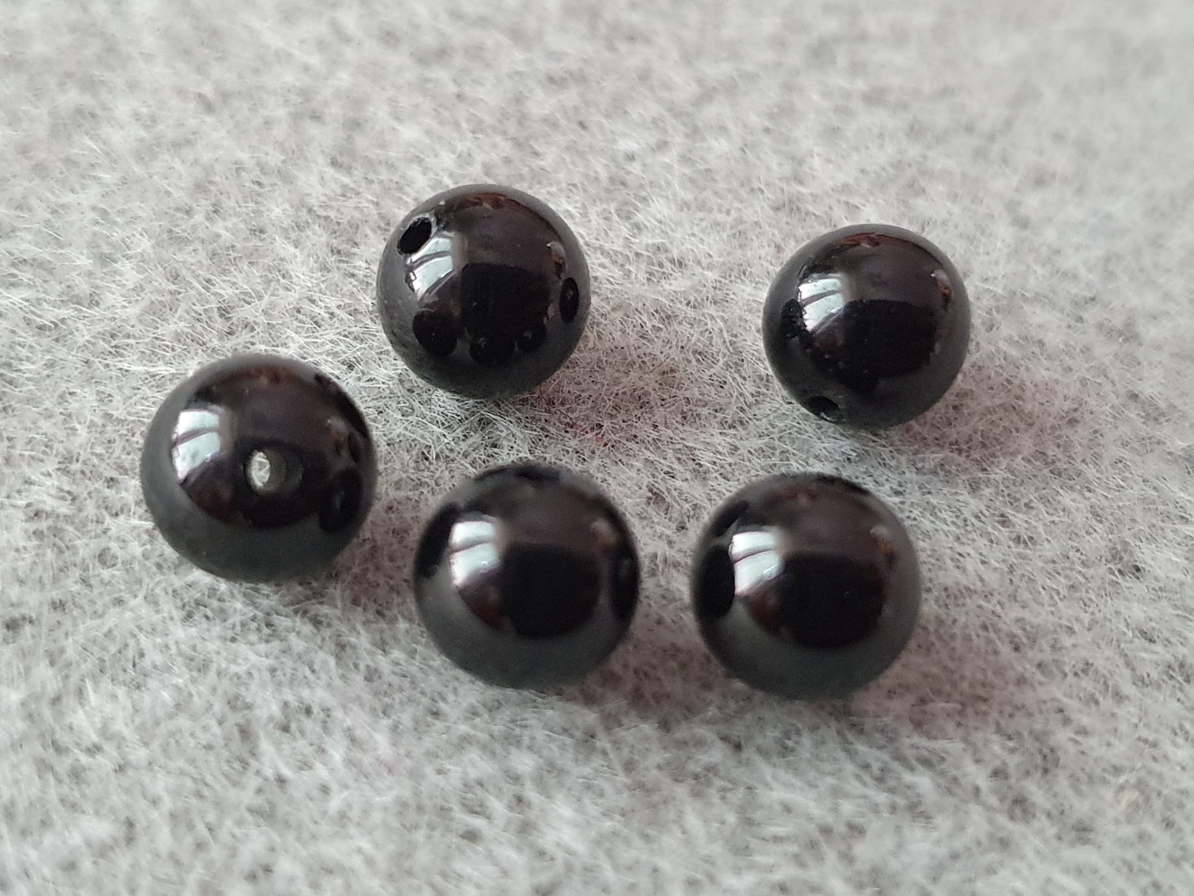 Svart turmalin rund 6mm 5st/fp Pris/fp ( 0,8mm tråd ok ) - 2