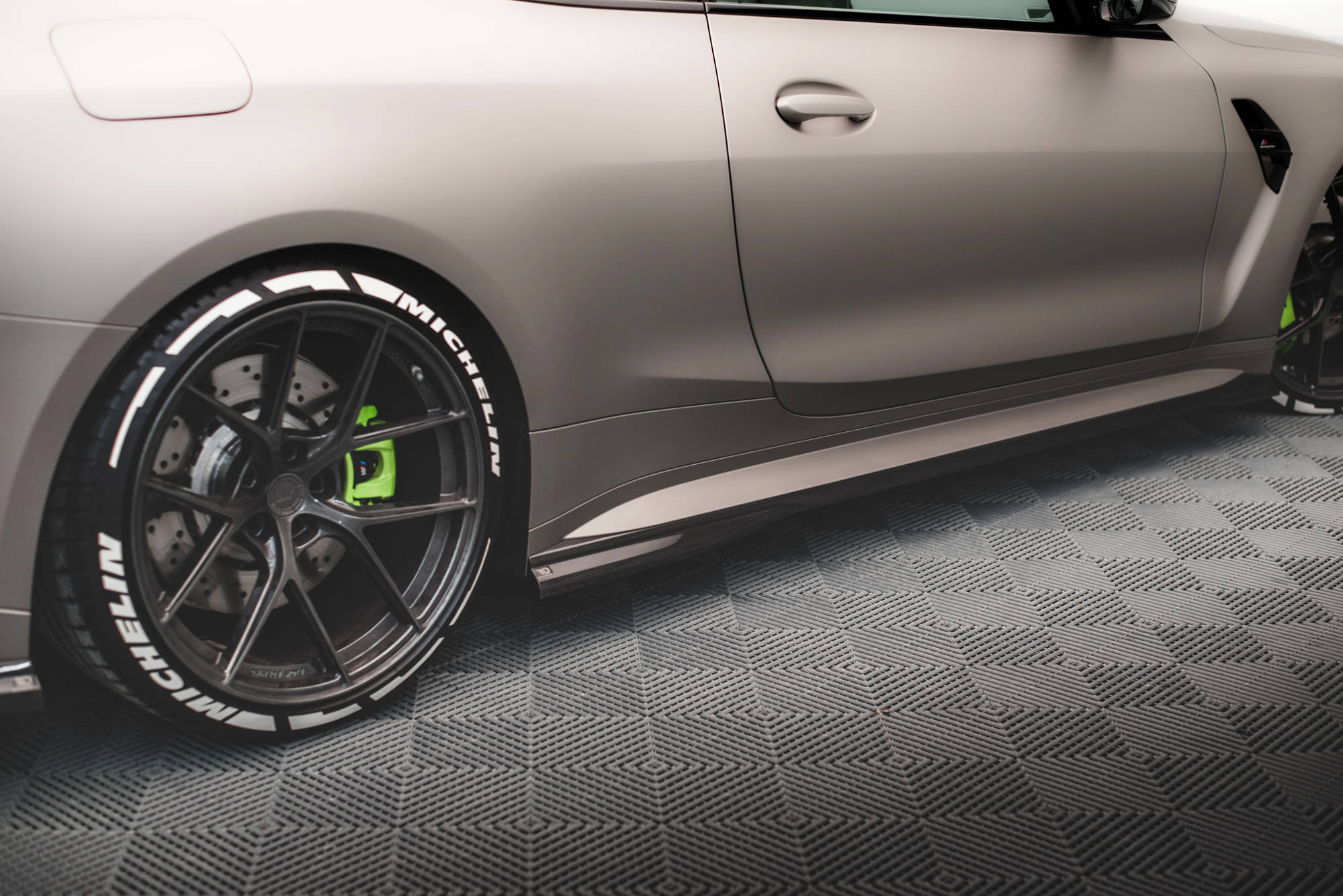 Oneway Sideskoerter Glossy Sort Passer Til Bmw M4 F82 2014 2021 2 Delt Saet