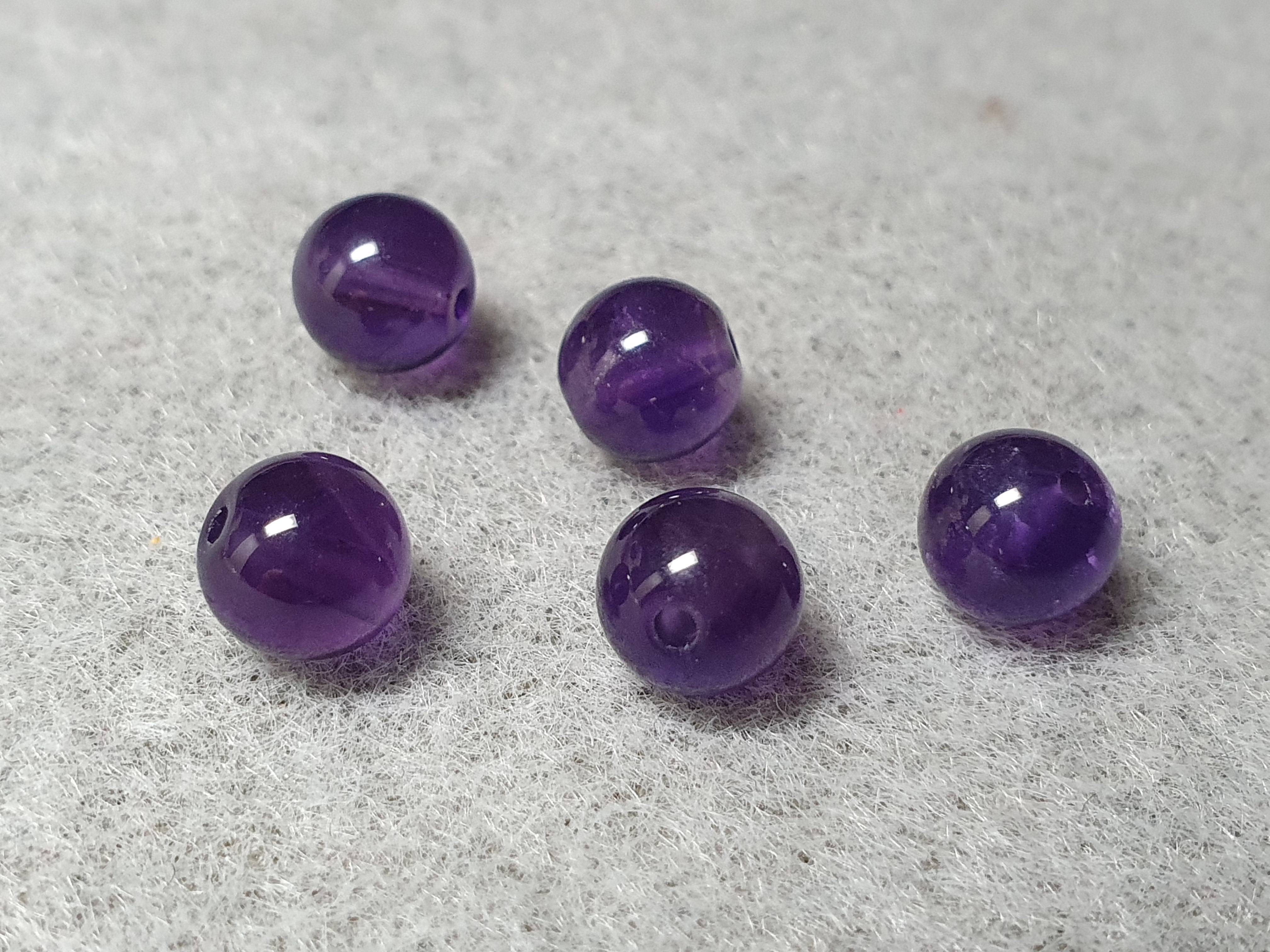 Ametist rund kula ca. 6mm ( 1,0 mm ok ) 5st/fp Pris/fp