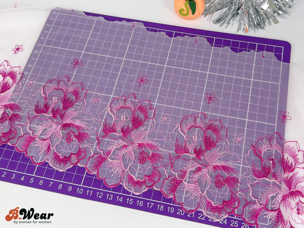 White with purple flowers Tulle lace - 18 cm - 4