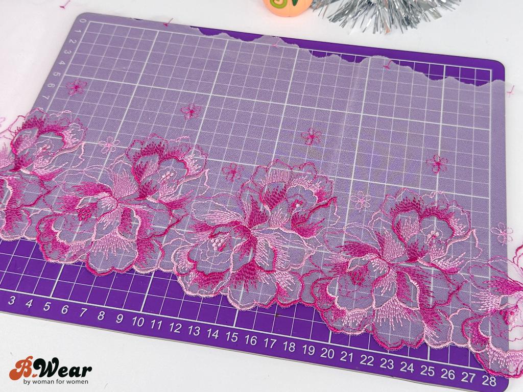 White with purple flowers Tulle lace - 18 cm - 5