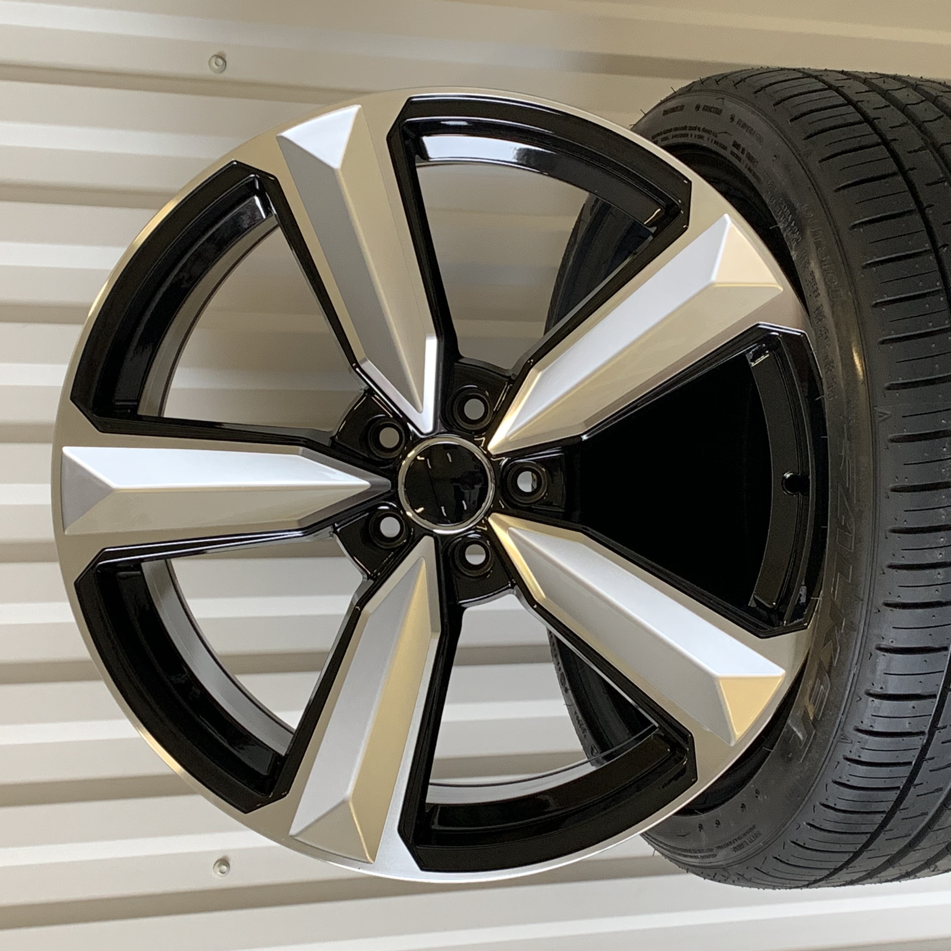 20" RS 5-spoke Black/polished 5x112