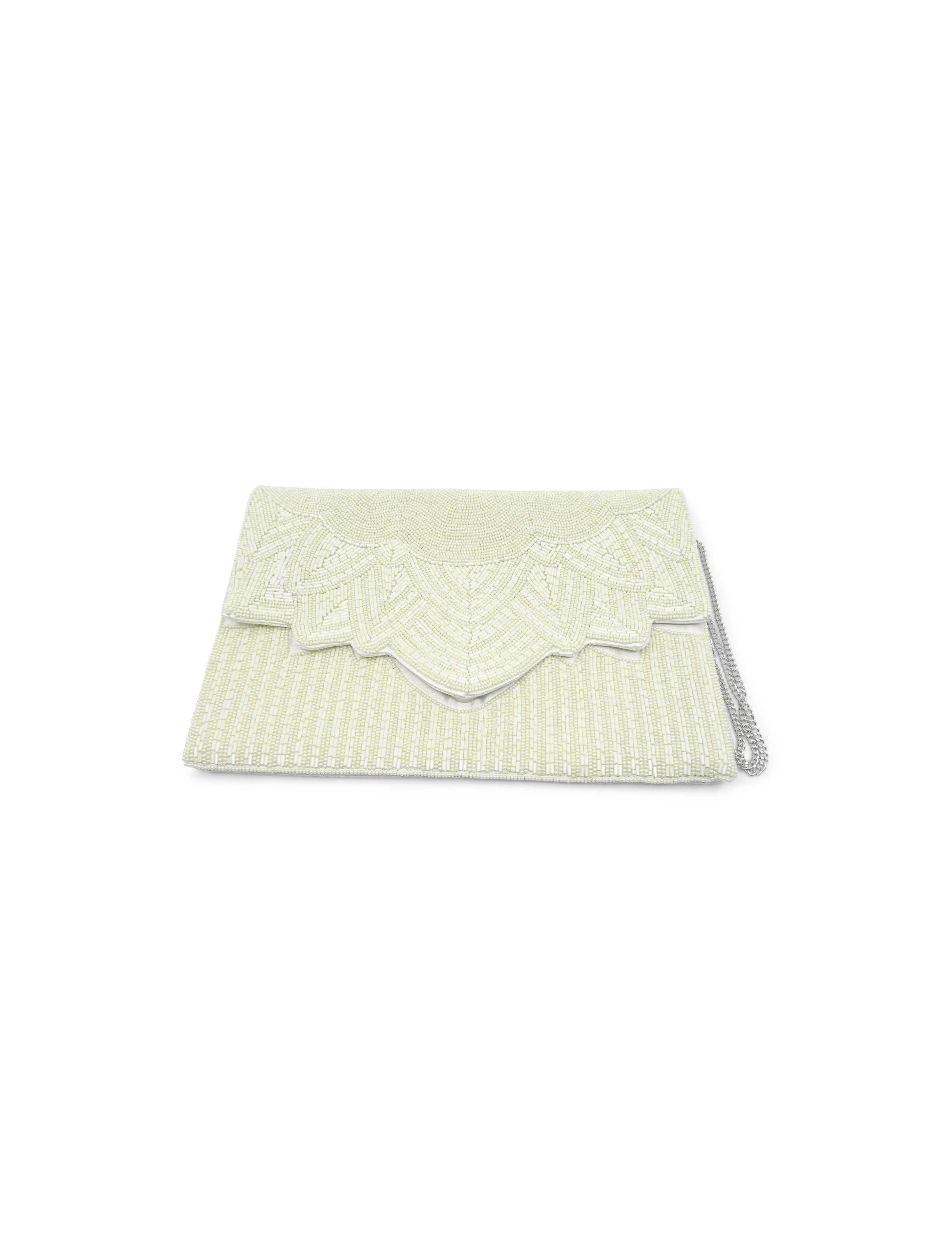 LEAFY CLUTCH NEAR WHITE