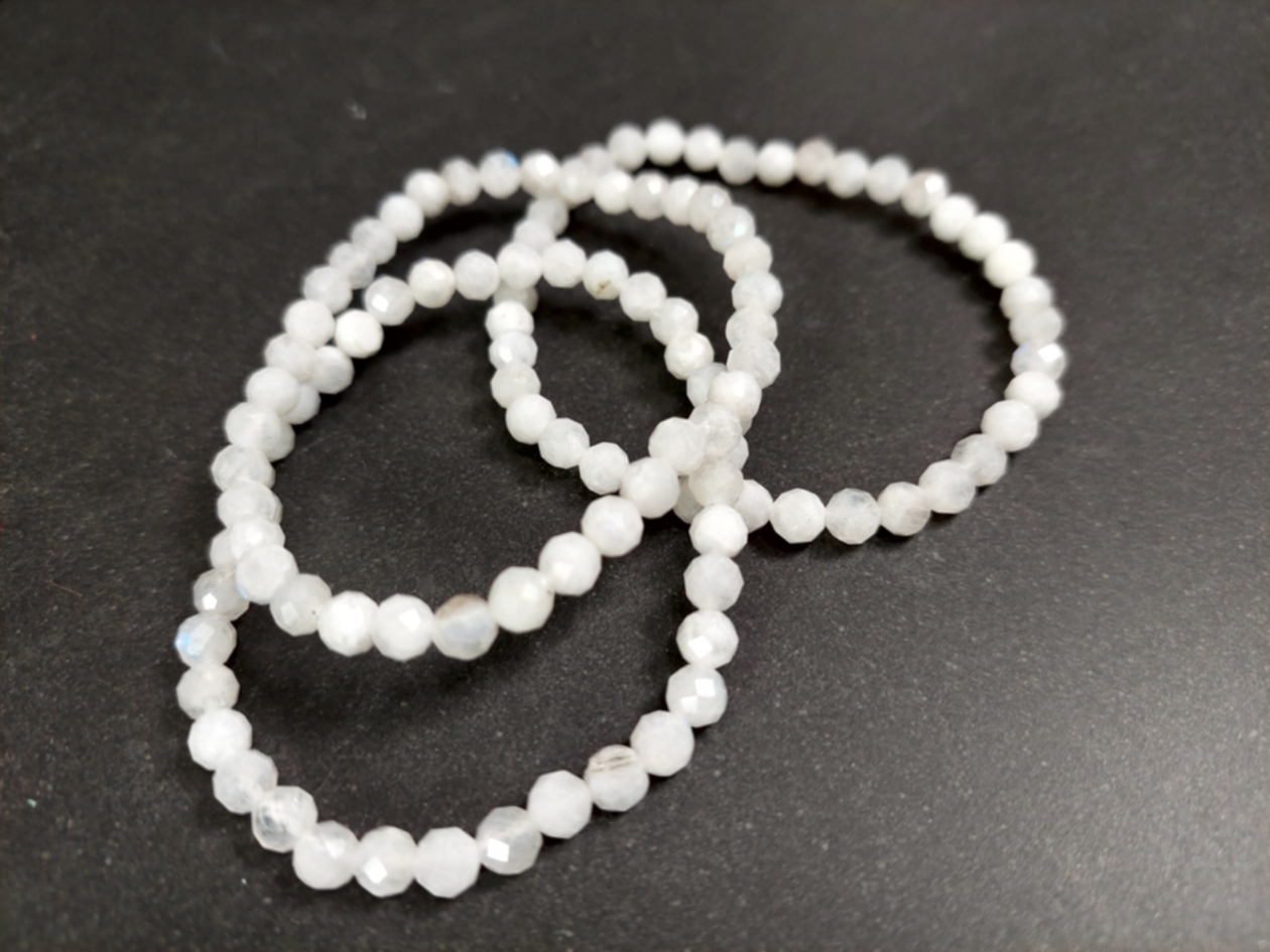 Fasettslipad  Regnbåges Månsten Armband på elastisk tråd- 6mm Pärlor  - 2