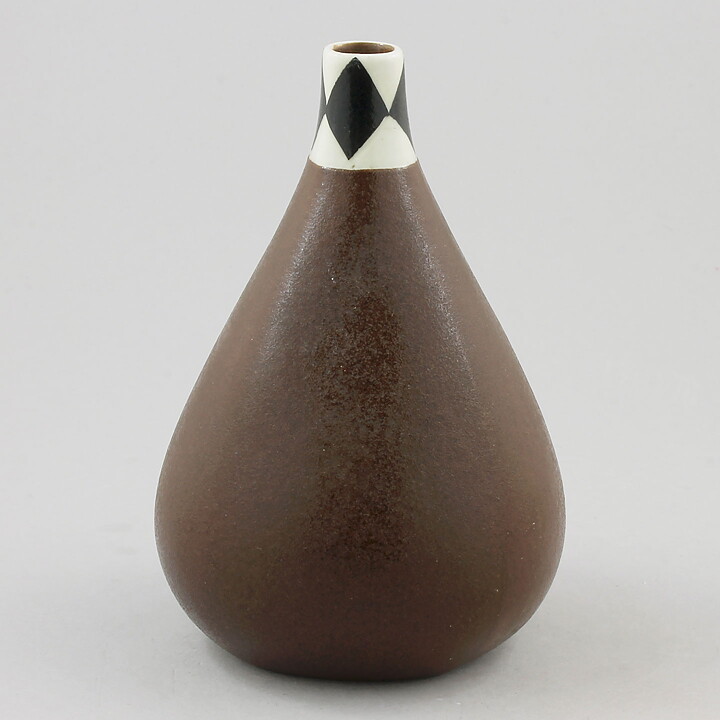 Karin Björquist (Prunella 1950s) Brown Raindrop Vase with Black/White Details 17 cm
