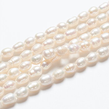 Sötvattenspärlor vita – risformade 4–7 mm, sträng 18 cm