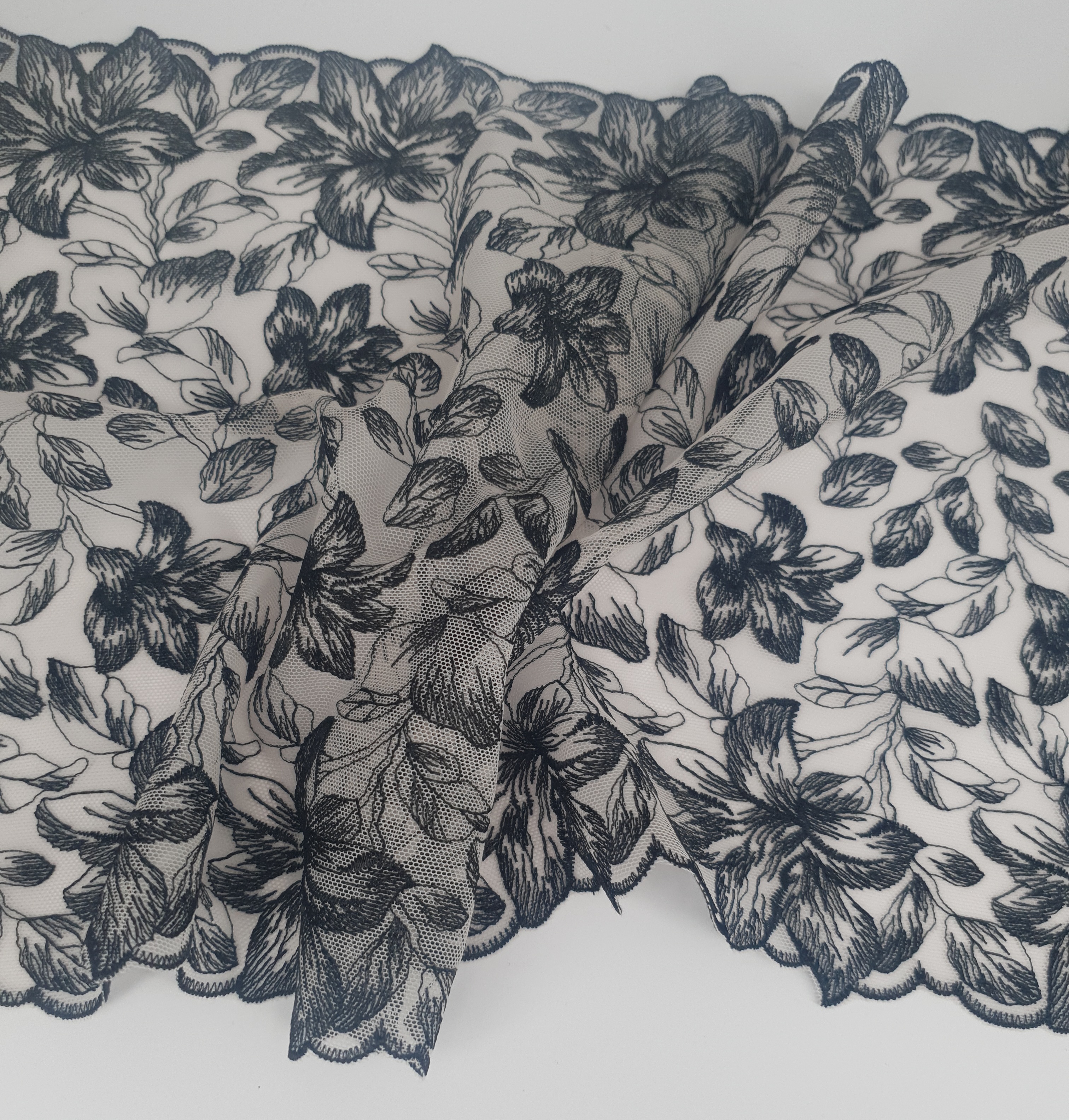 Beautiful Off-white & black black flowers rigid lace - 30 cm