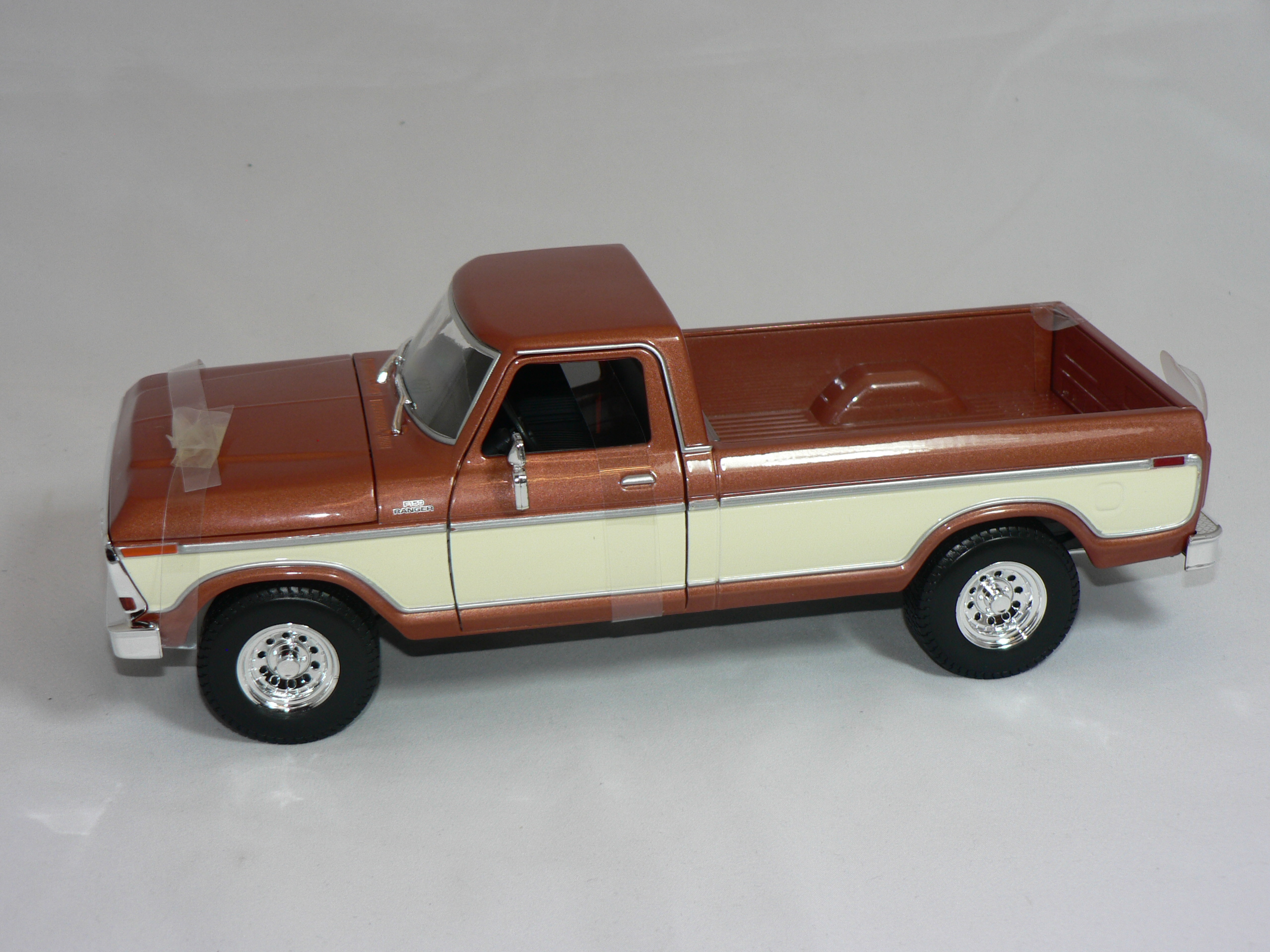 Ford F150 Pick Up  1979  1:18  Maisto - 4