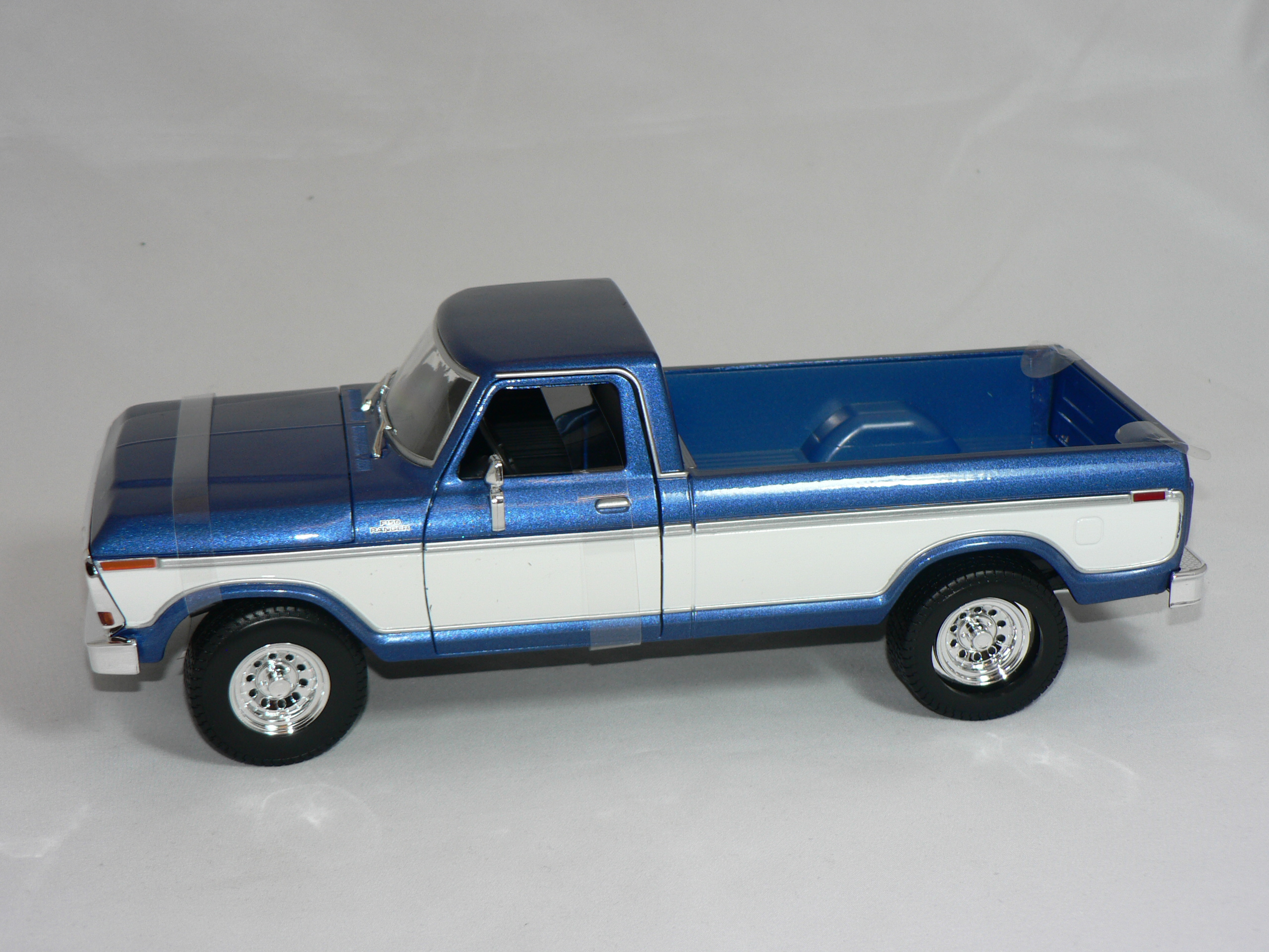 Ford F150 Pick Up  1979  1:18  Maisto - 4