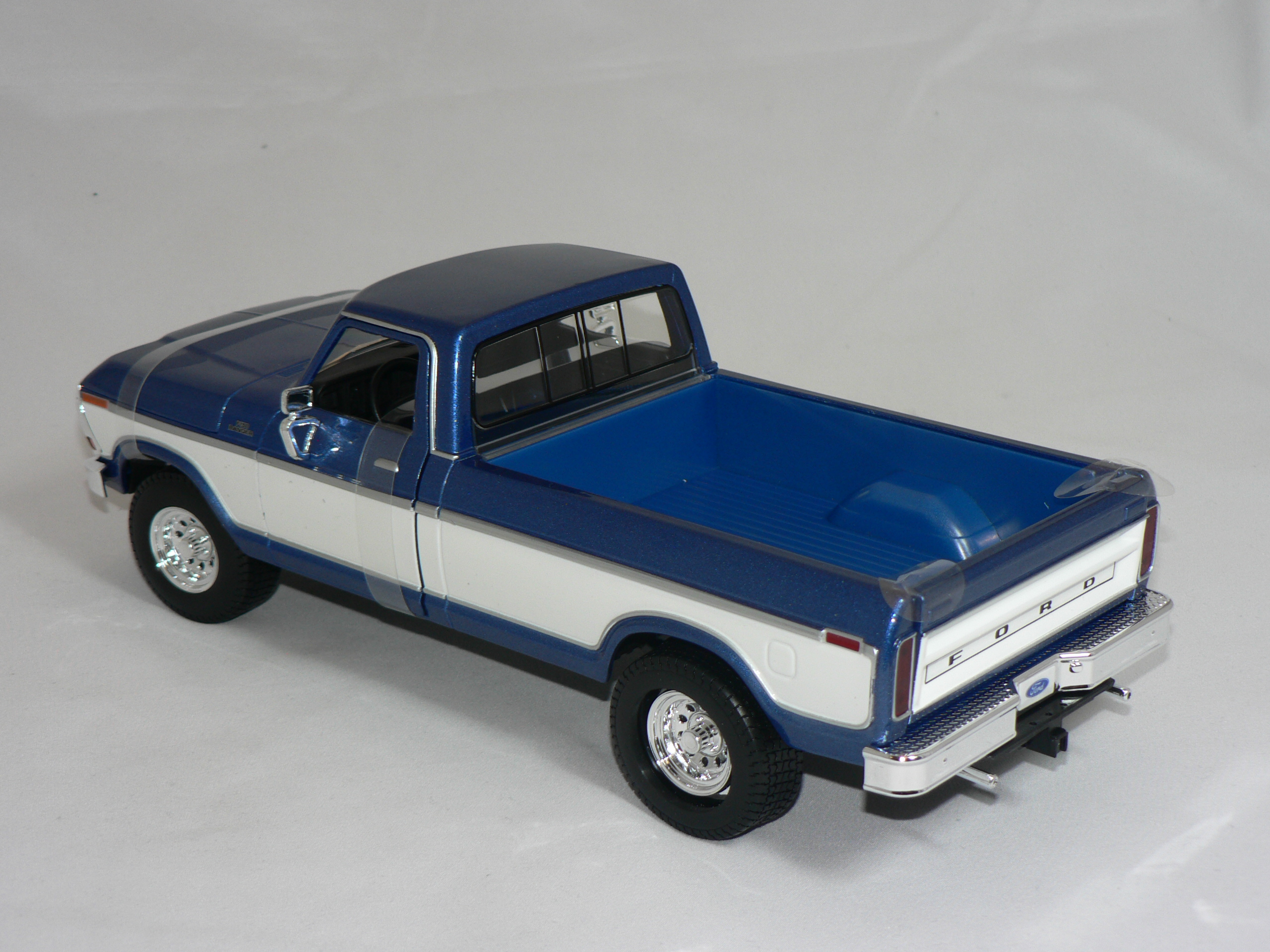 Ford F150 Pick Up  1979  1:18  Maisto - 3