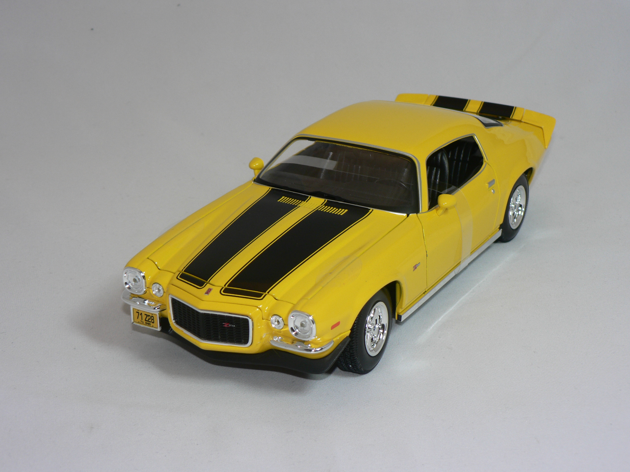 Chevrolet Camaro  1971  1:18  Maisto - 2