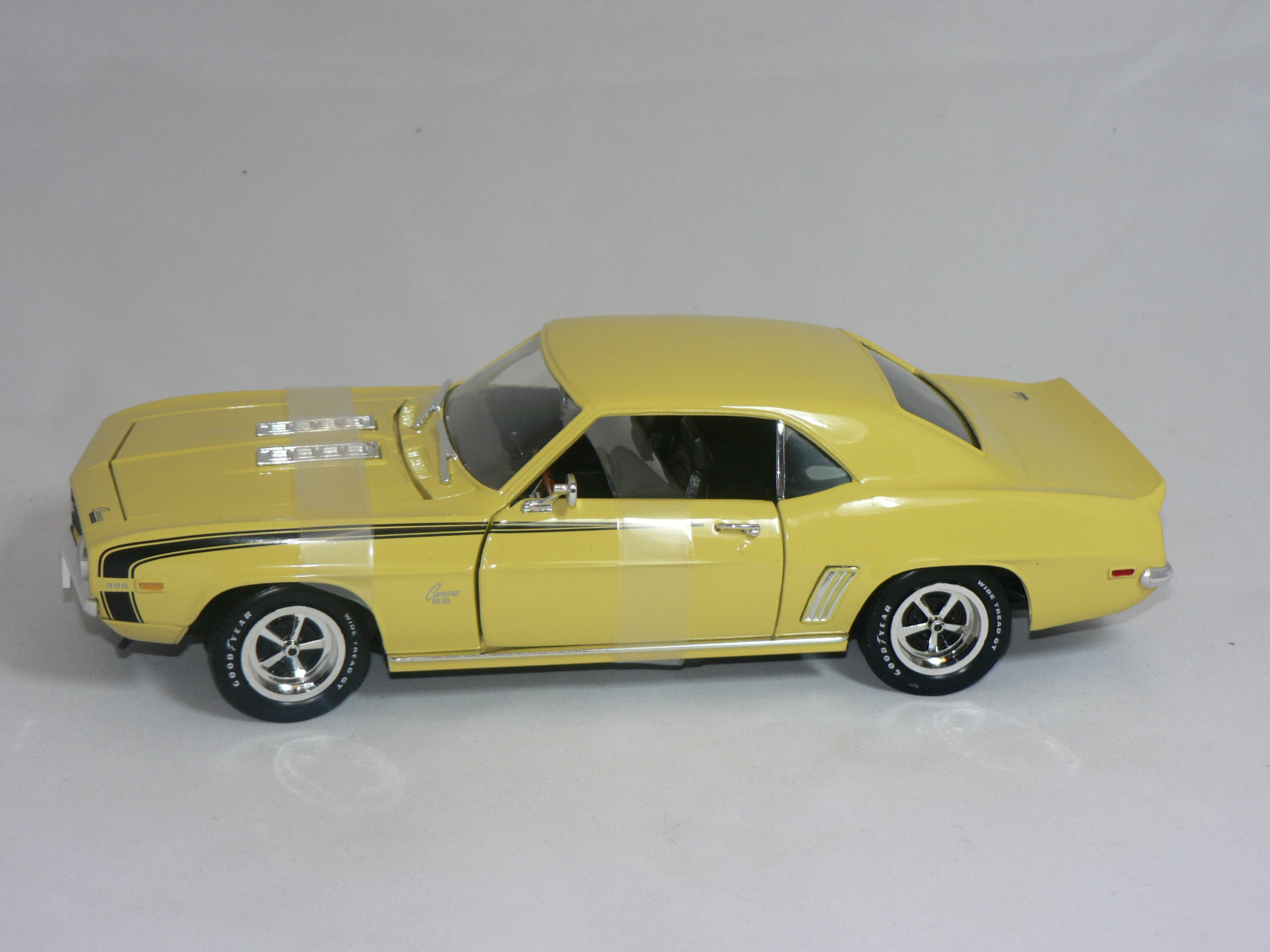 Chevrolet Camaro  1969  1:18  Ertl/Auto World - 4