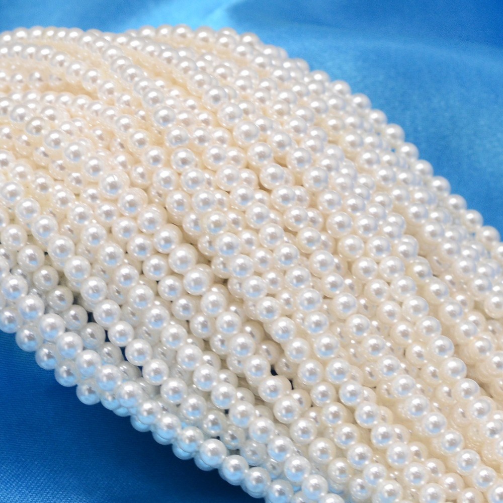 Skalpärlor – runda 3 mm vita pärlor, ca 122 st
