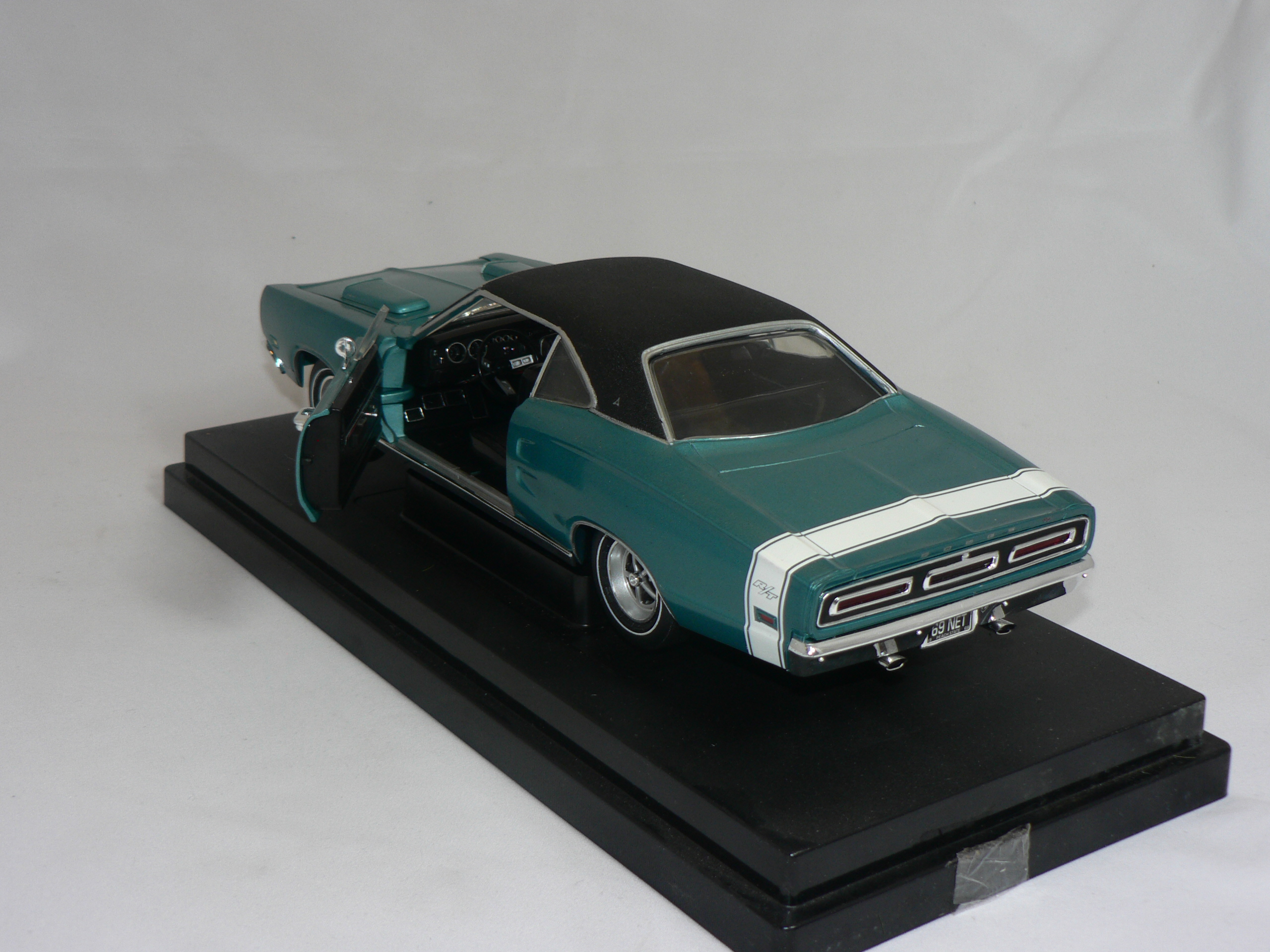 Dodge Coronet R/T -1969  1:18  Ertl/Auto World - 4