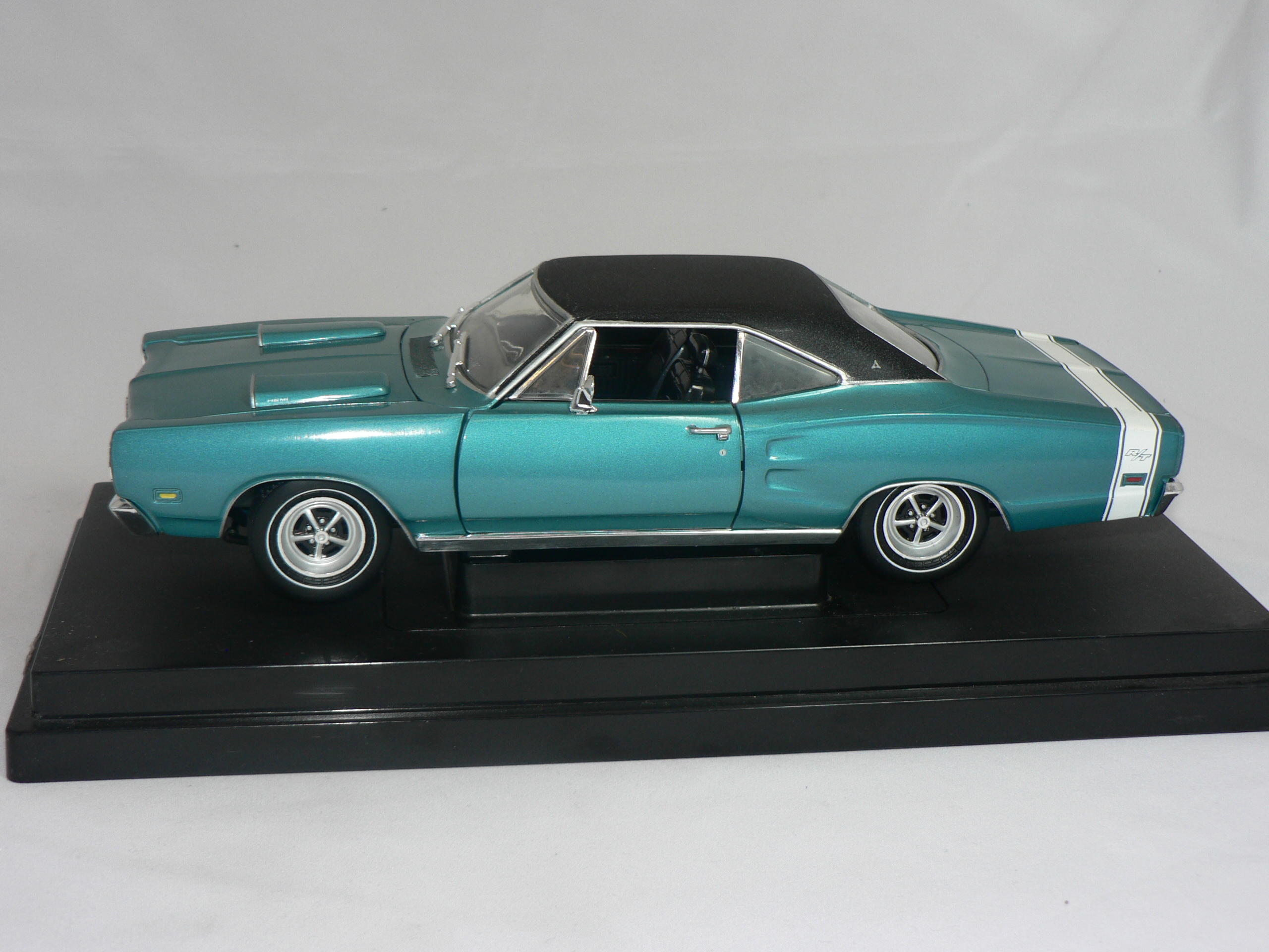 Dodge Coronet R/T -1969  1:18  Ertl/Auto World - 5