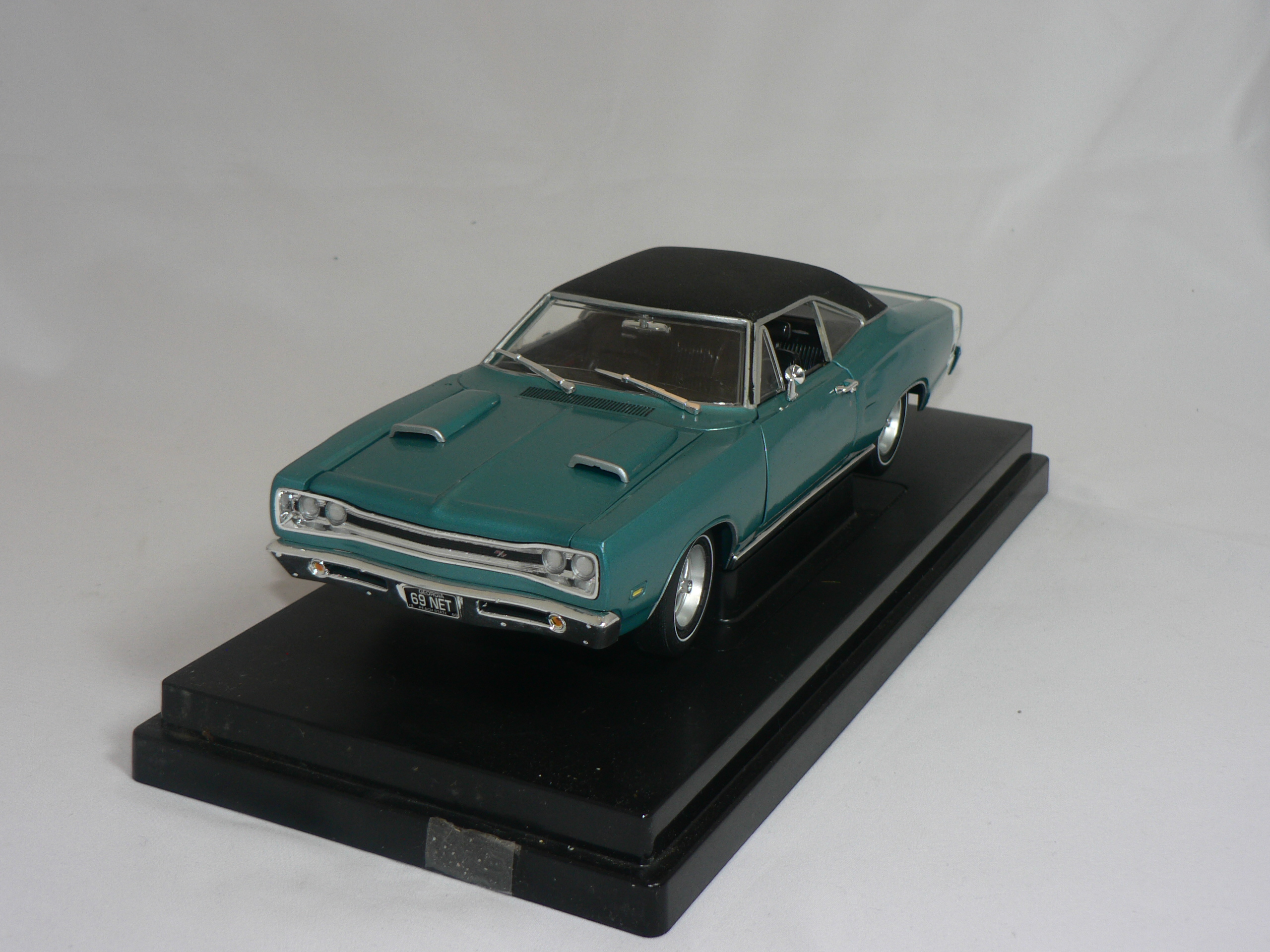 Dodge Coronet R/T -1969  1:18  Ertl/Auto World - 2
