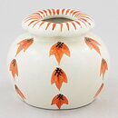 ヴィルヘルム・コーゲ  膨らみのある白いベース  赤い花模様  9cm  1920年代 