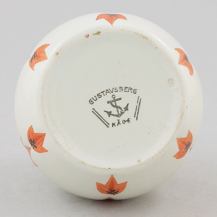 ヴィルヘルム・コーゲ  膨らみのある白いベース  赤い花模様  9cm  1920年代 