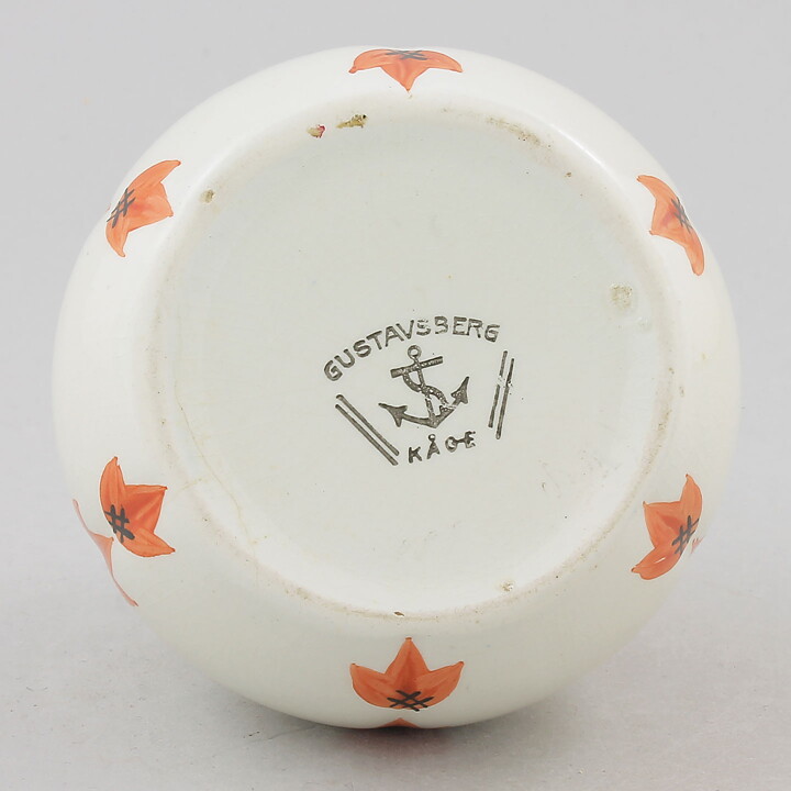 ヴィルヘルム・コーゲ  膨らみのある白いベース  赤い花模様  9cm  1920年代 