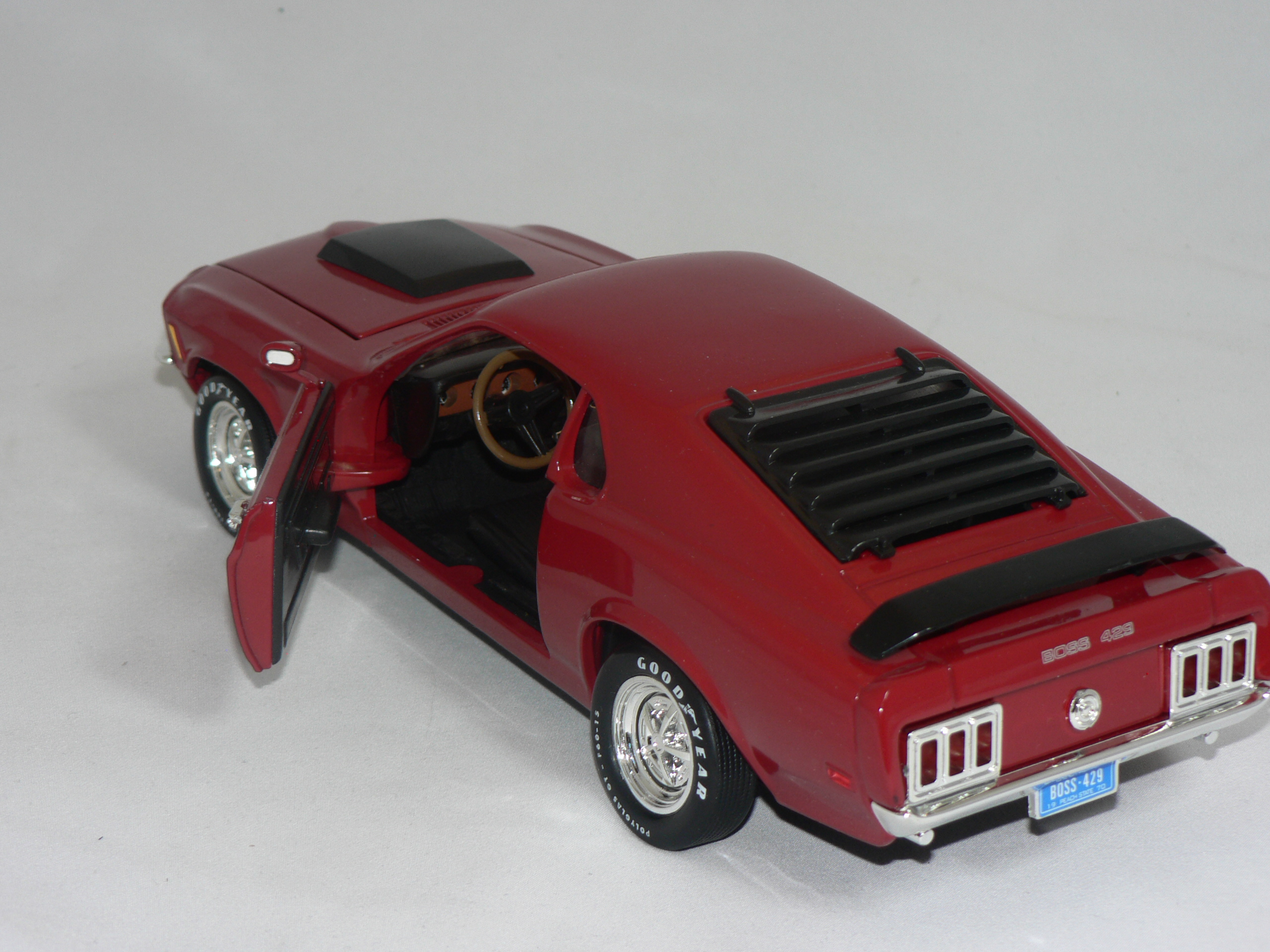Ford Mustang  Boss 429   1970  1:18  Ertl/Auto World - 4