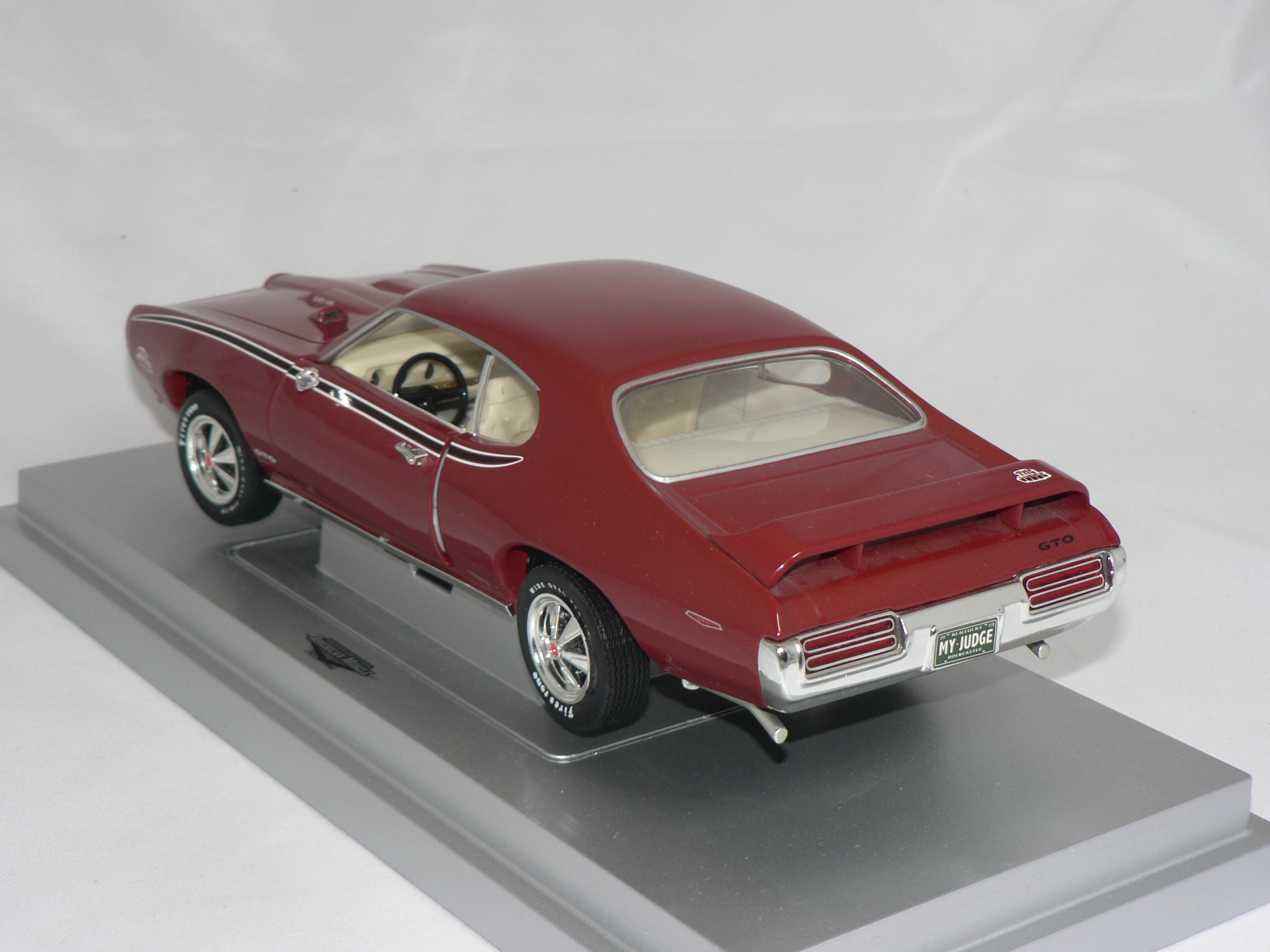 Pontiac  GTO  Judge   1969   1:18  Ertl/Auto World - 3