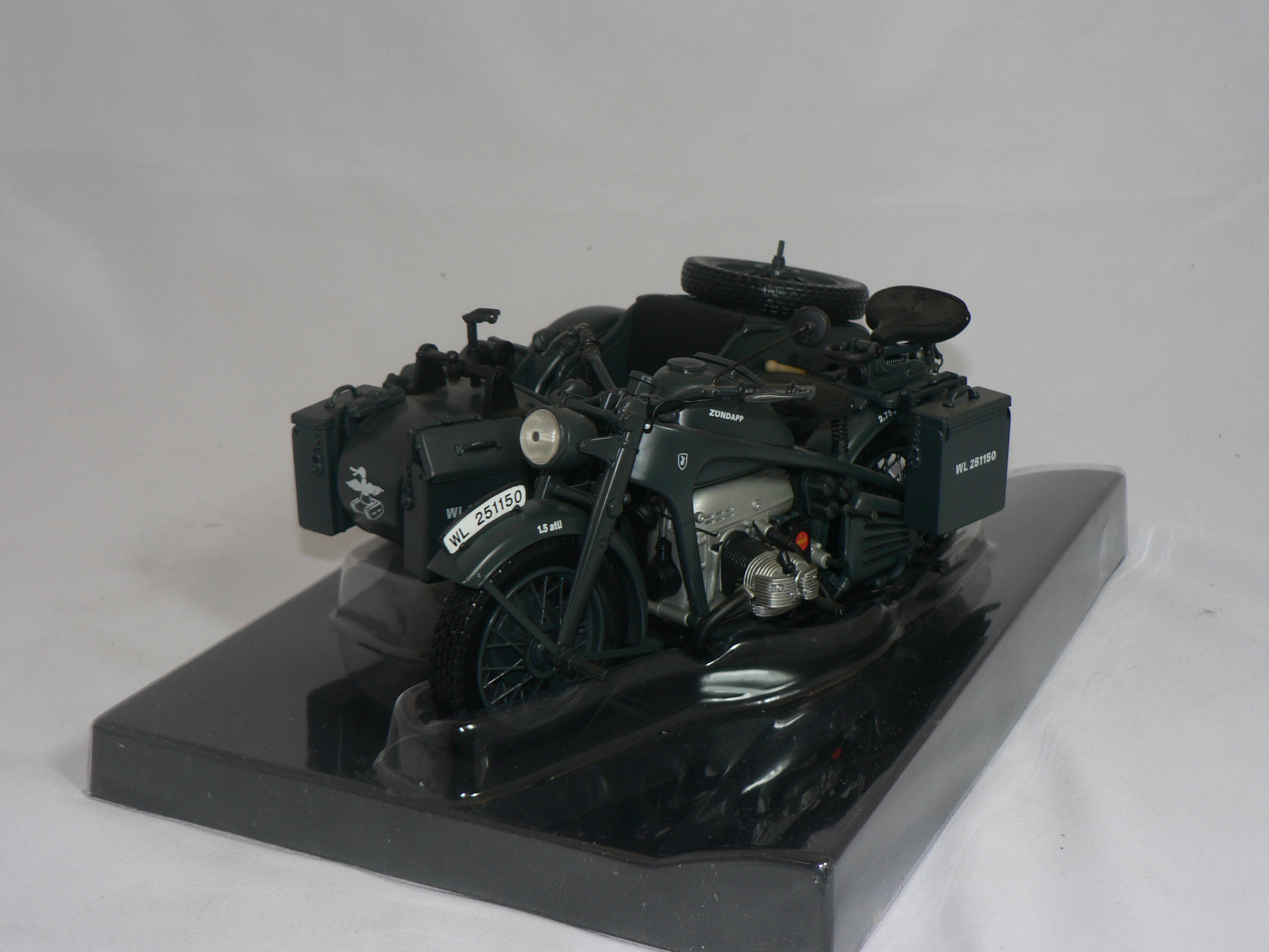 Zundapp KS 750 + sidovagn  1941  Skala  1:10 - 2