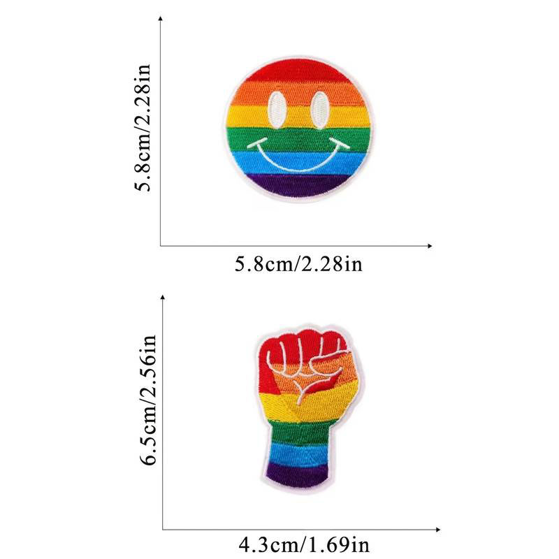 mått för två av pride-tygmärkena i setet