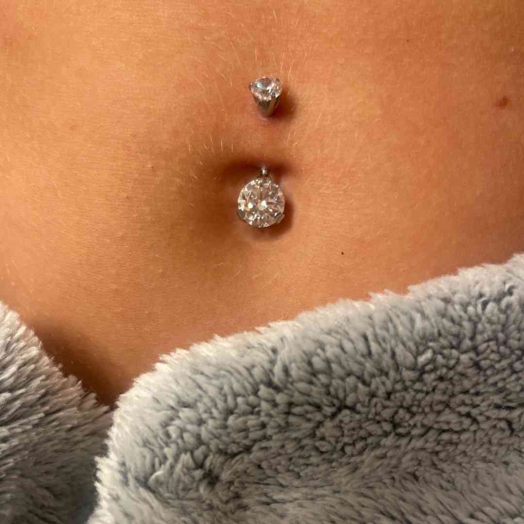 Navel piercing - diamond set white crystals - 316L steel (8x5 mm) - 2