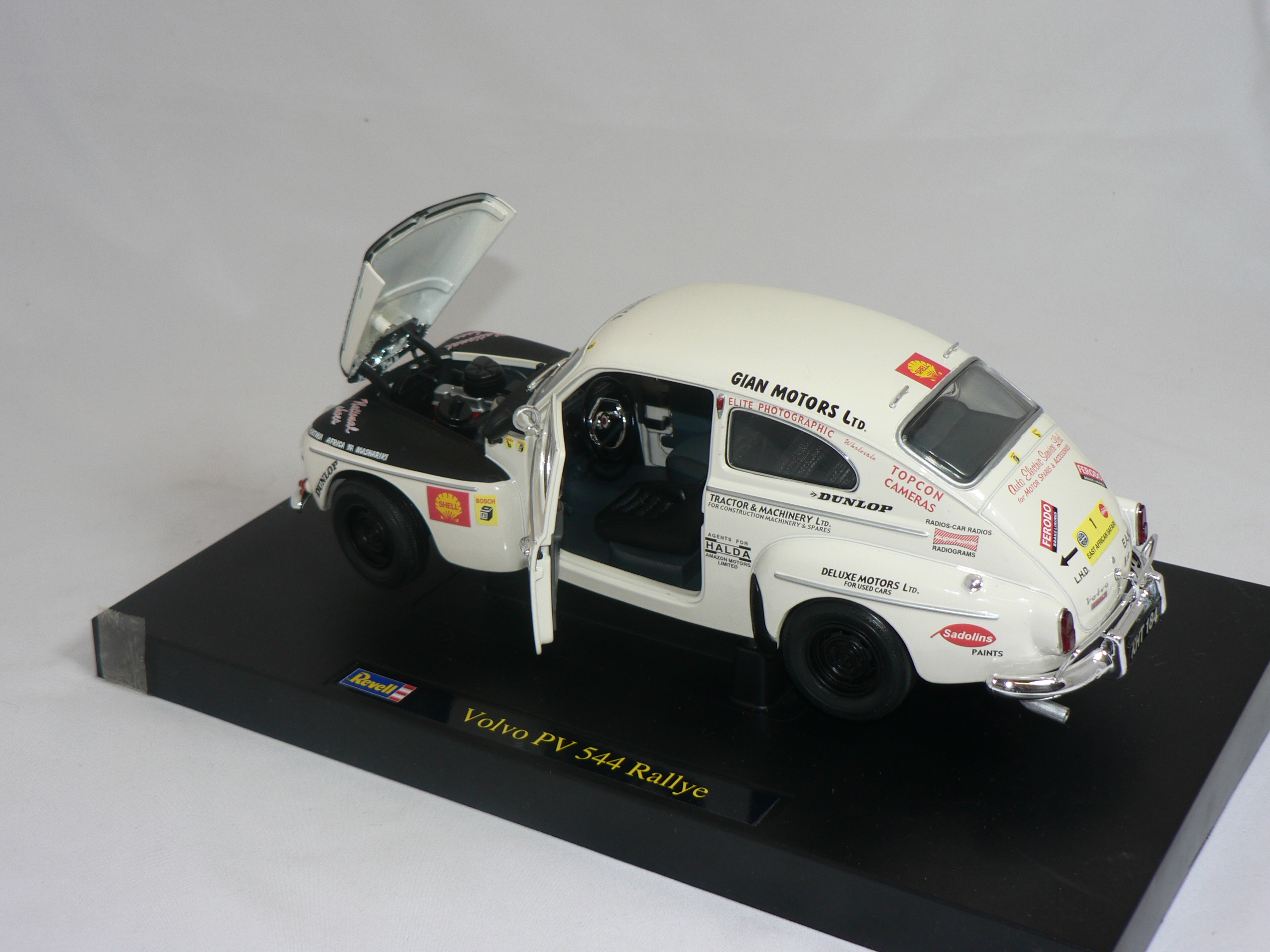 Volvo PV  544  Rally   1:18  Revell - 4