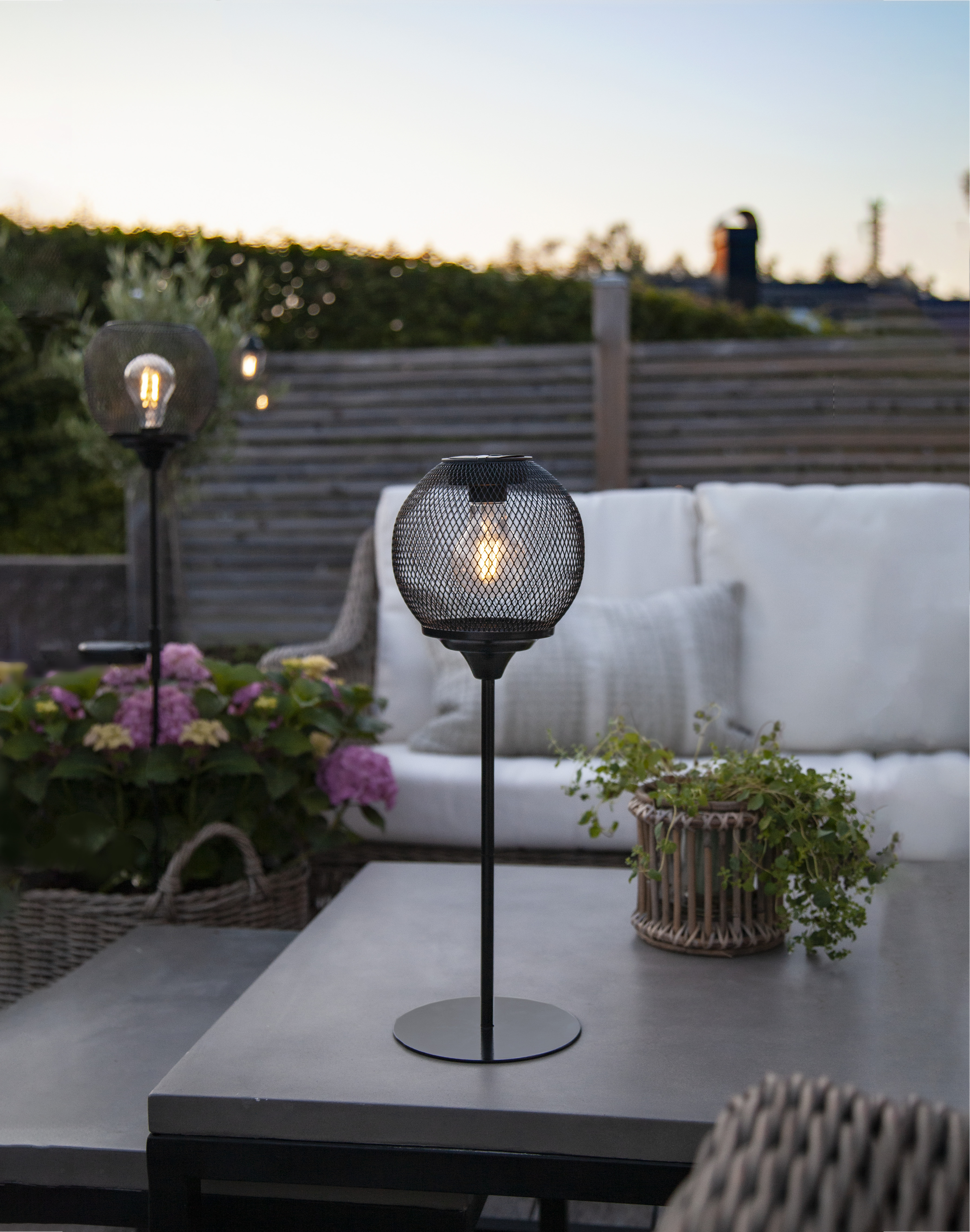 Solcellslampa Sun 45 cm. Svart metall