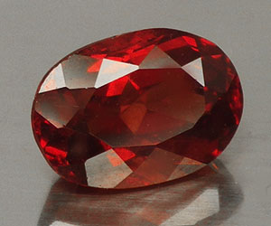 Hermosa piedra preciosa granate piropo natural ovalada de 1,34 ct - 3