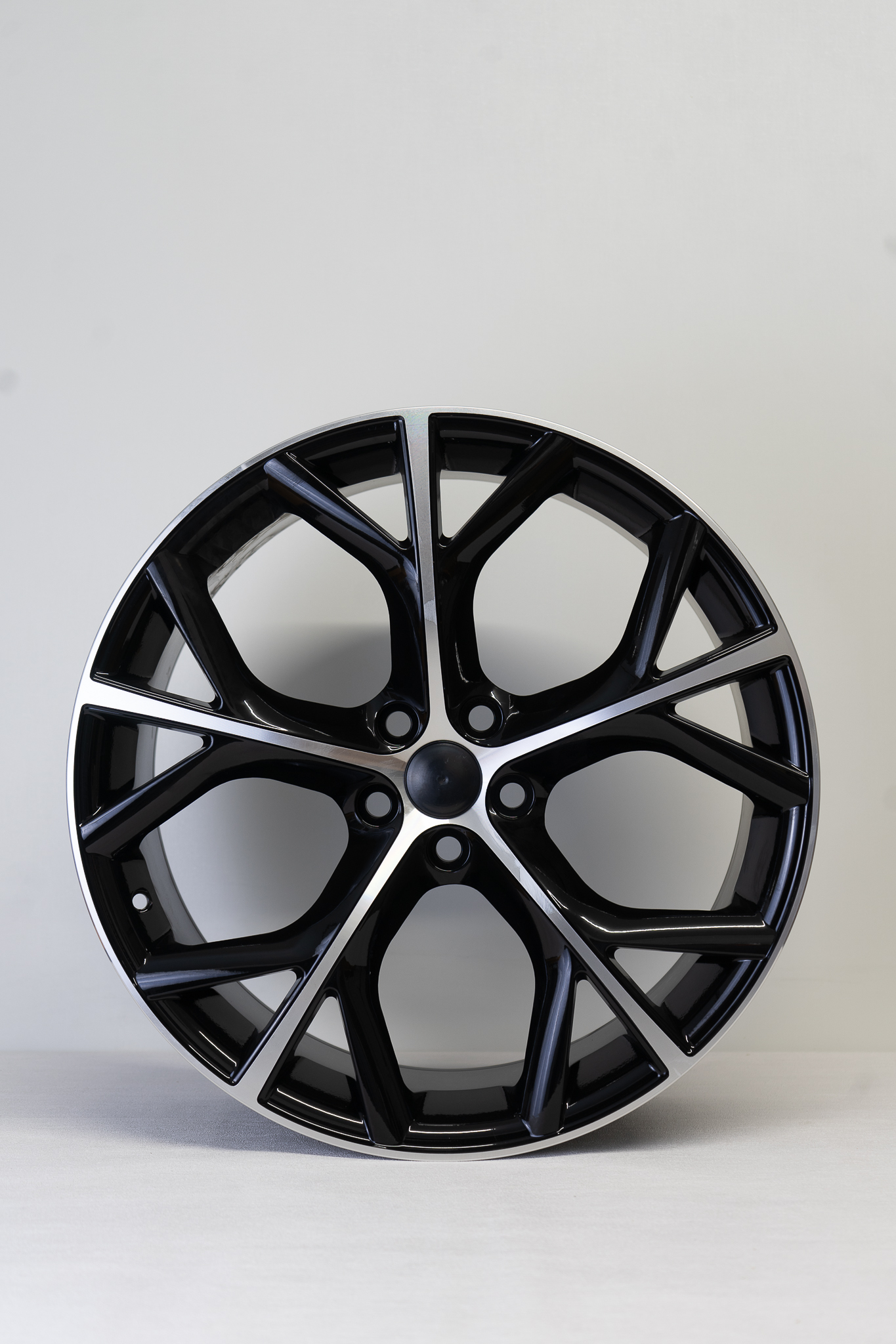 20" F-type style Black/machined 5/108