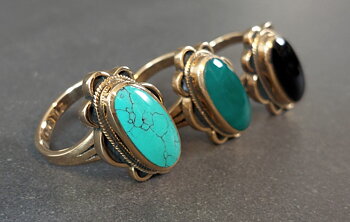 Bronsring med Cabochon