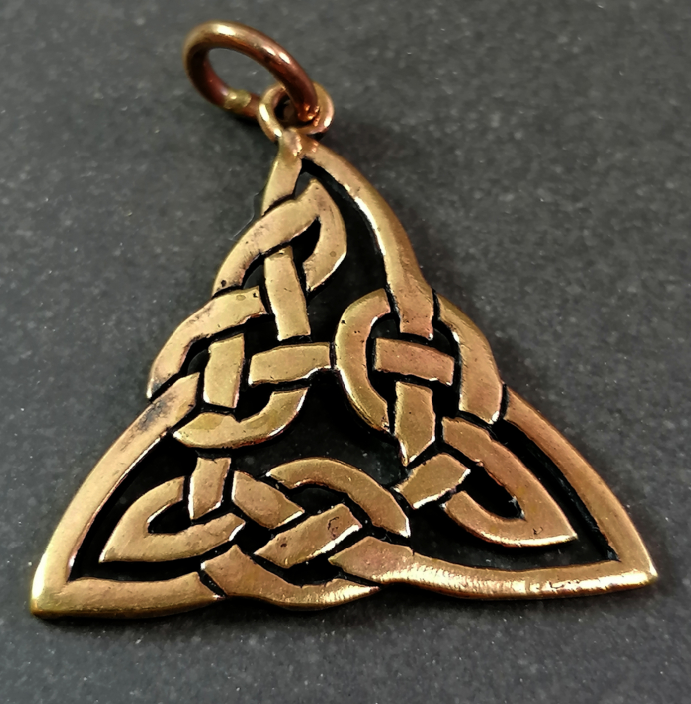 Triquetra med Keltisk Knut - Hänge i Brons 