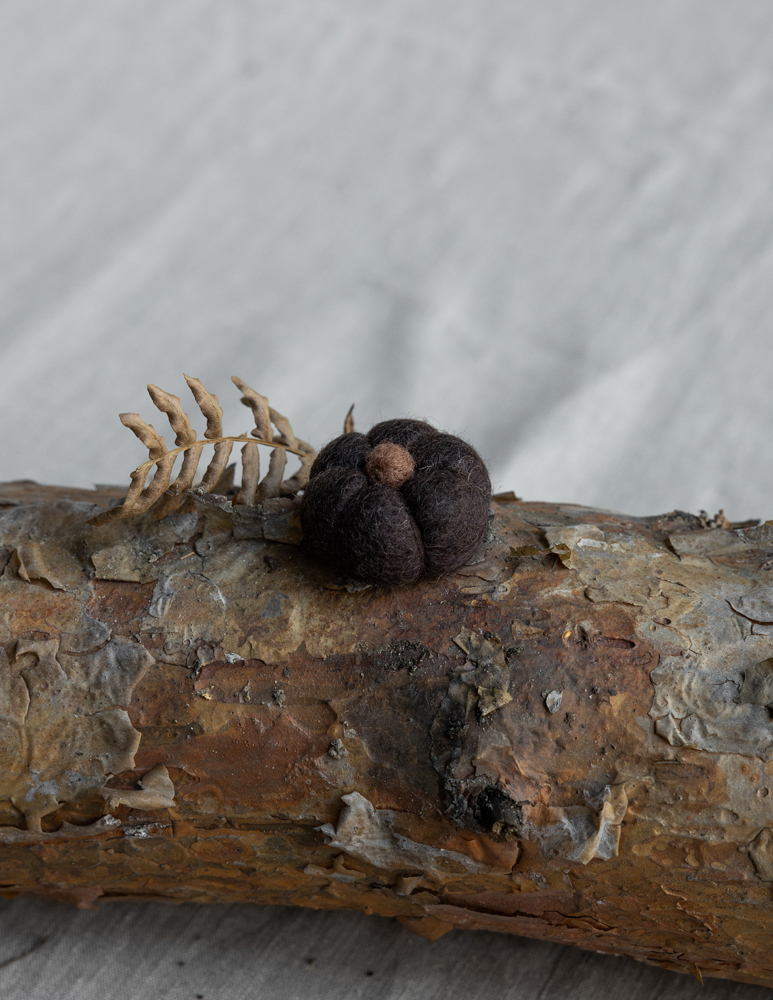 Haga Pumpkin - Decoration - Wool - Dark Brown - 9
