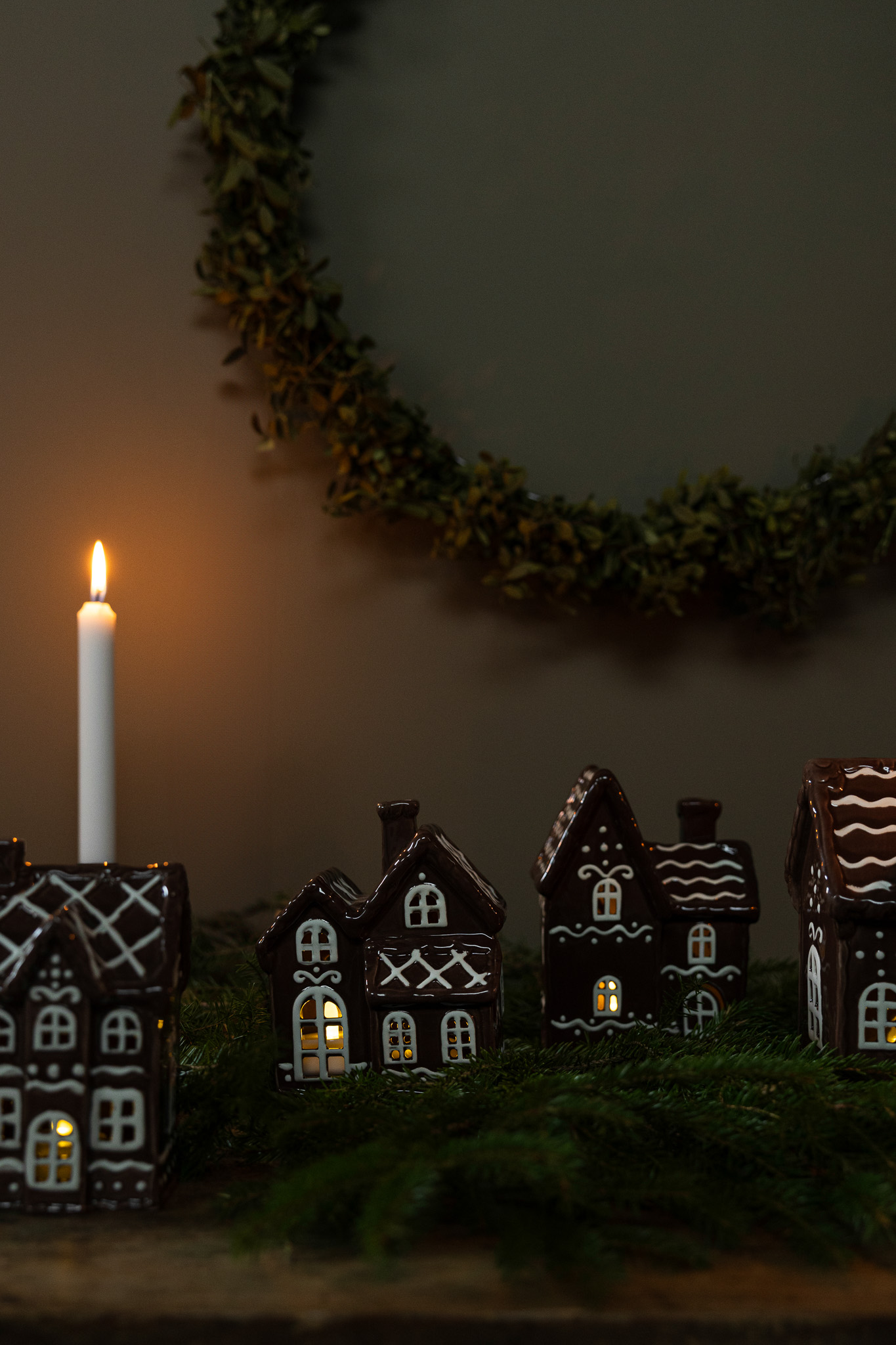 Julbyn Nr 2 - Pepparkakshus - Hus - Huslykta  - 12