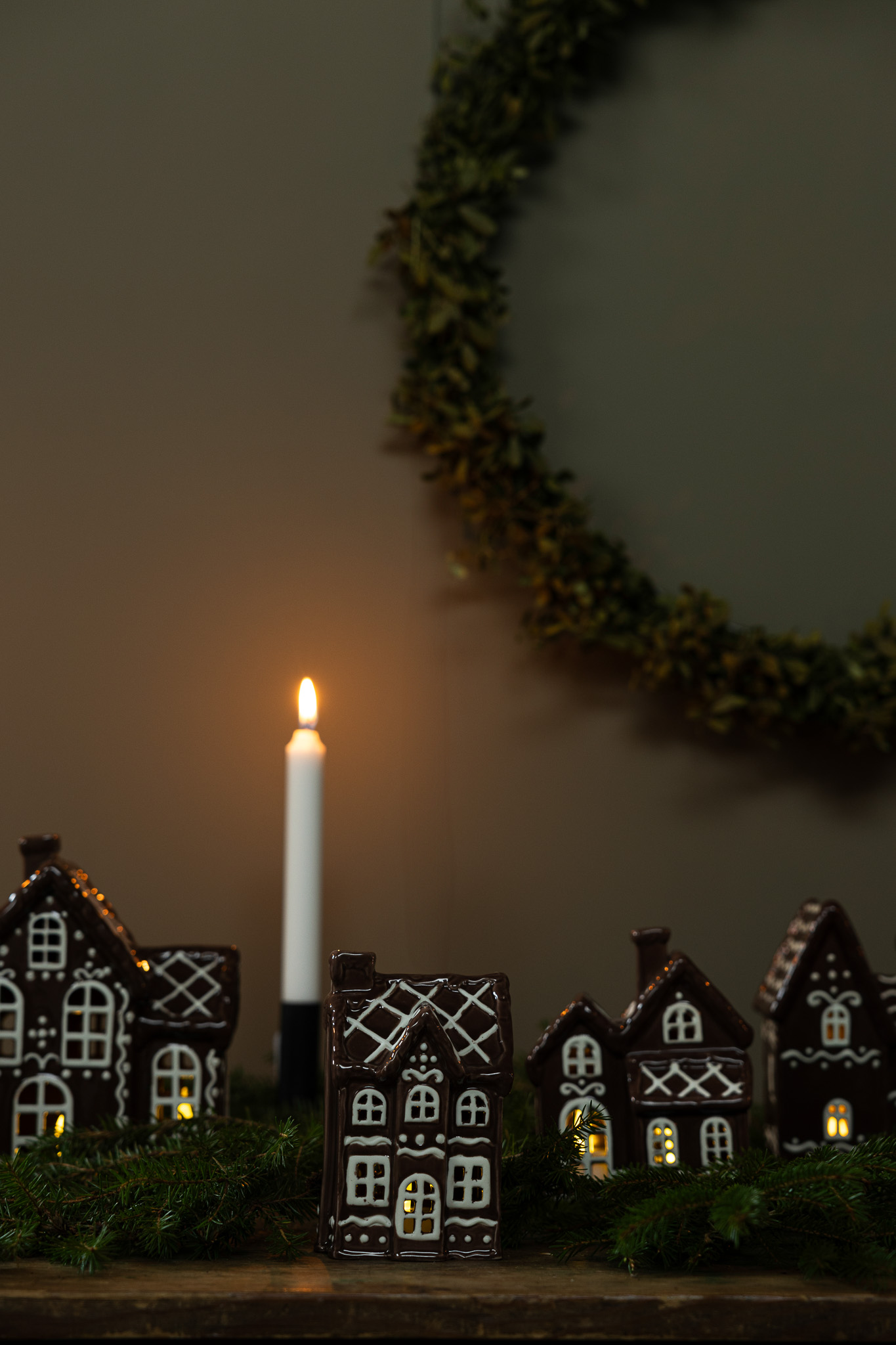 Julbyn Nr 3 - Pepparkakshus - Hus - Huslykta  - 12