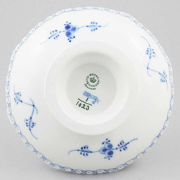 Royal Copenhagen (Blue Fluted 20th Century) Full Lace Bowl 18 cm #1023 [Sample Images]