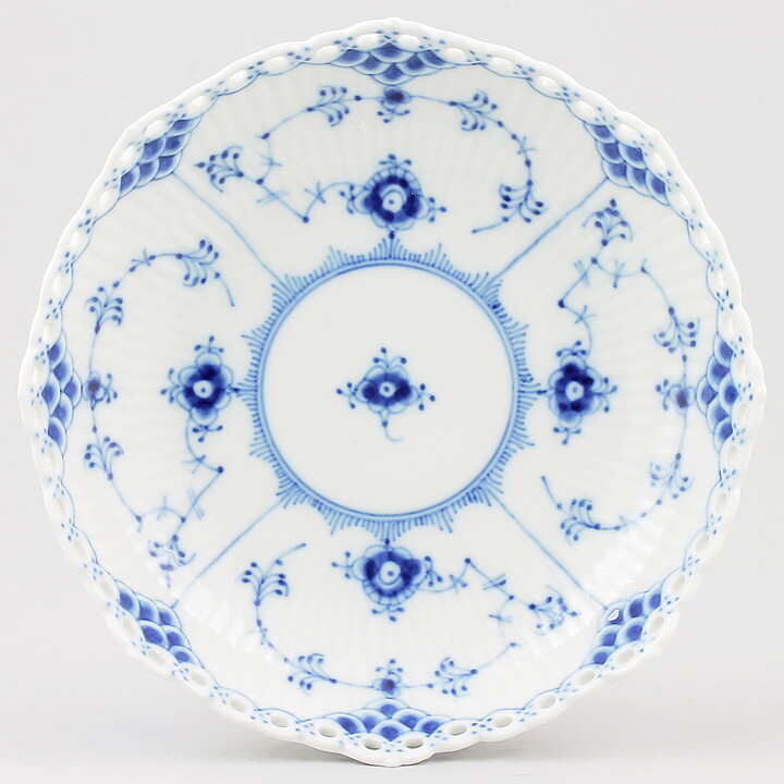 Royal Copenhagen (Blue Fluted 20th Century) Full Lace Bowl 18 cm #1023 [Sample Images]