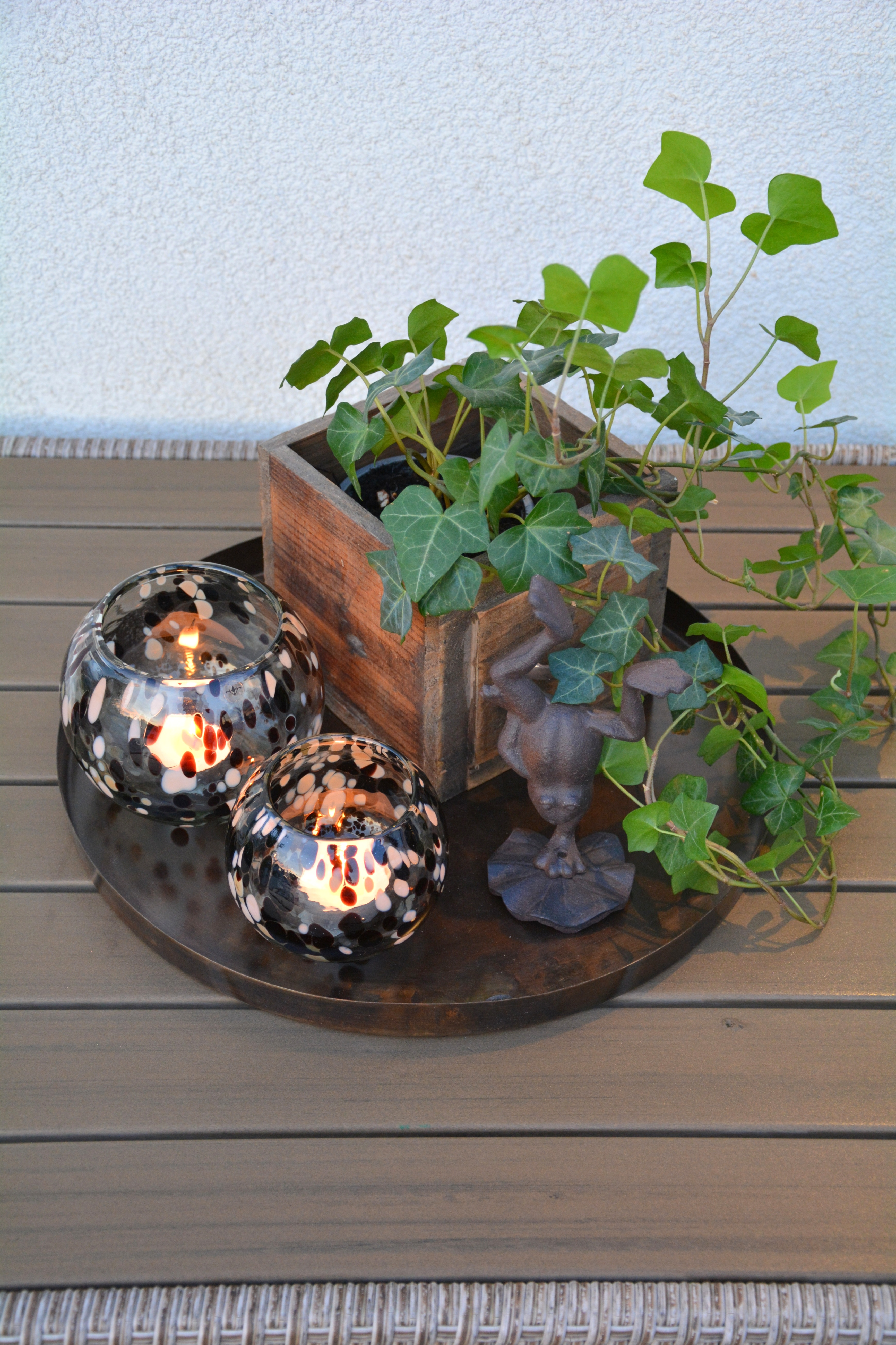 Rund bricka i mörkbrun metall 35 cm. Stor - 3