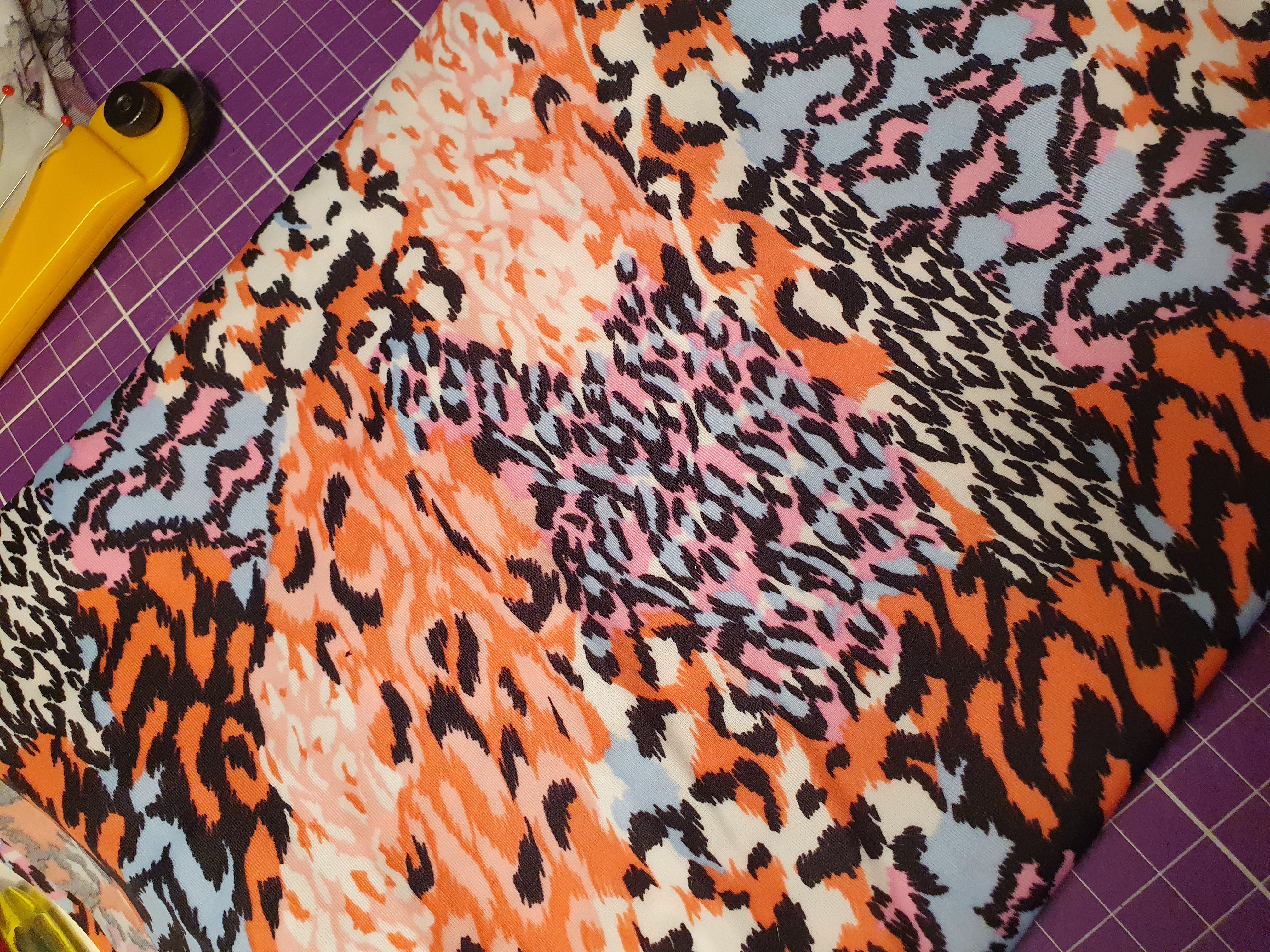 Leopard print in bright colors - Swimwear fabric - 2