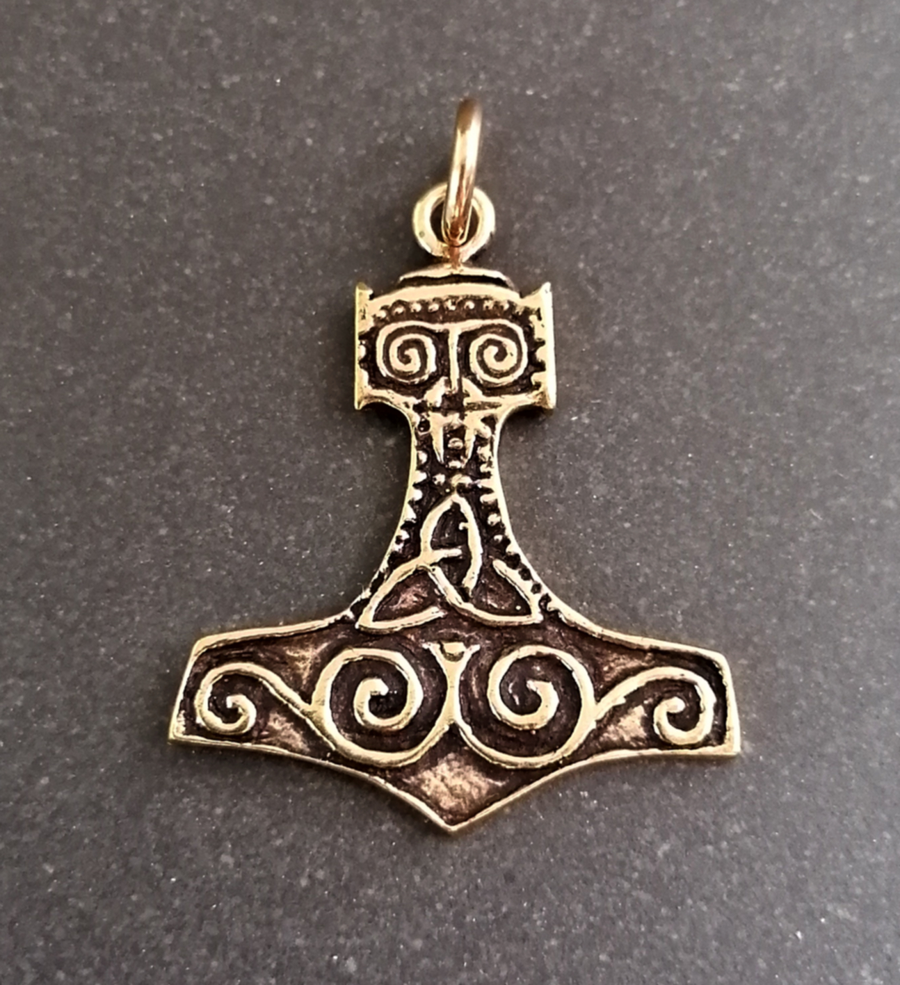 Tors hammare - Hänge i Brons - Triquetra