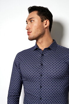 Skjorta i jersey slim fit. Märke  DESOTO, färg blå