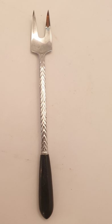 Ester pickles fork