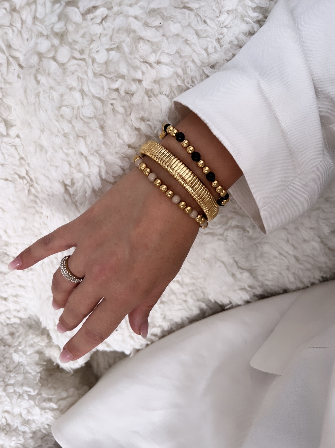 Bead bracelet, black gold By Jolima