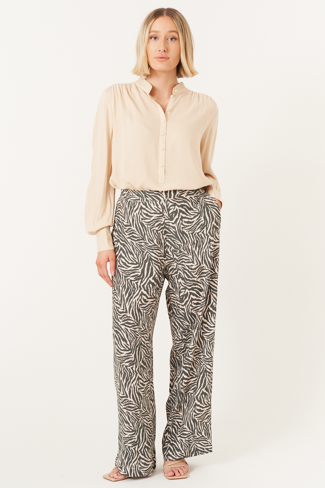 Pamela blouse  biscuit