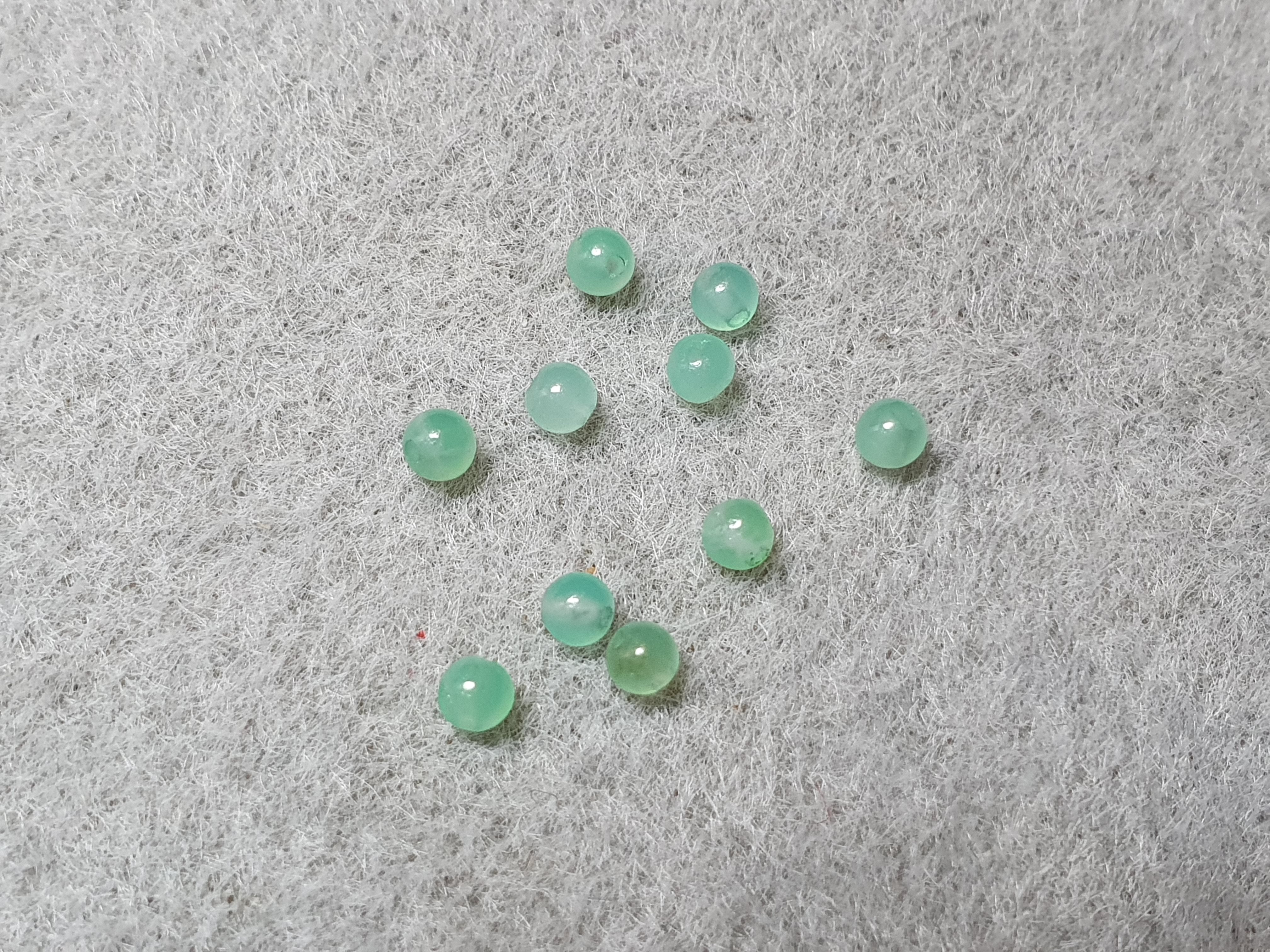 Krysopras ca.3,3mm rund, 10st/fp Pris/fp  ( 0,6mm )