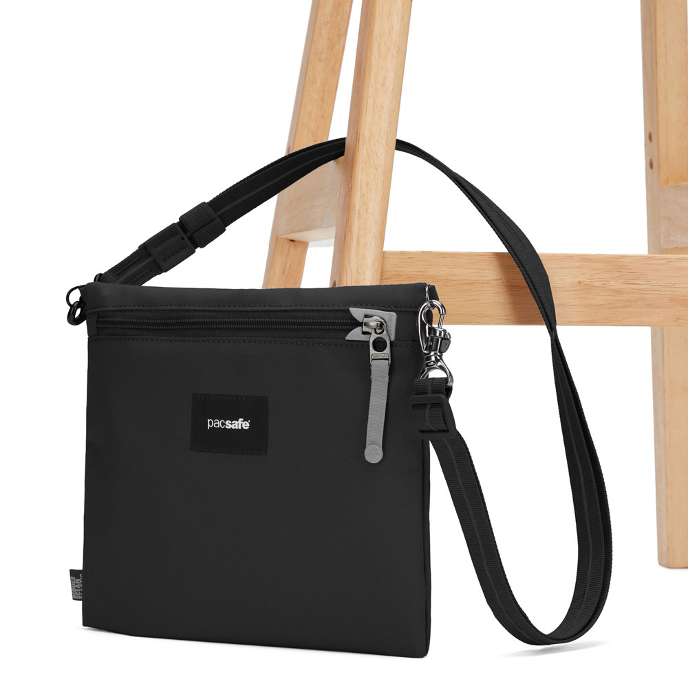 Liten stöldsäker väska - PACSAFE Go Anti-Theft Crossbody Pouch Black - 9