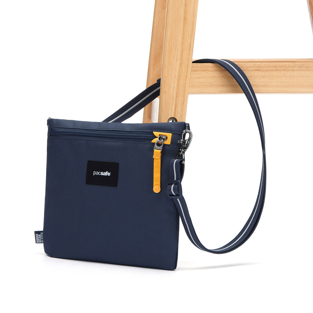 Liten stöldsäker väska - PACSAFE Go Anti-Theft Crossbody Pouch Costal Blue - 7